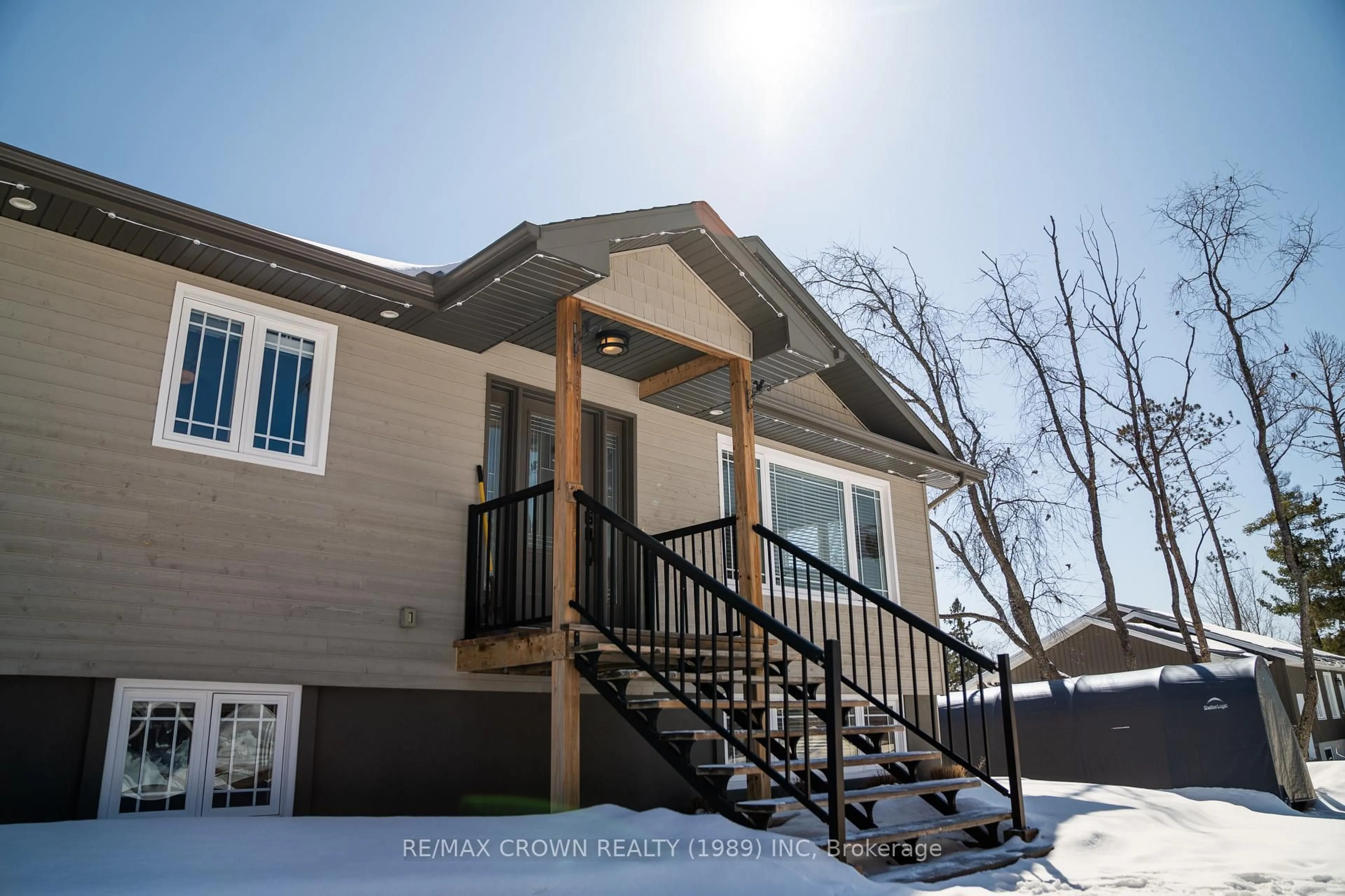 Home with vinyl exterior material, mountain view for 211 Eglington Rd, East Ferris Ontario P0H 1H0