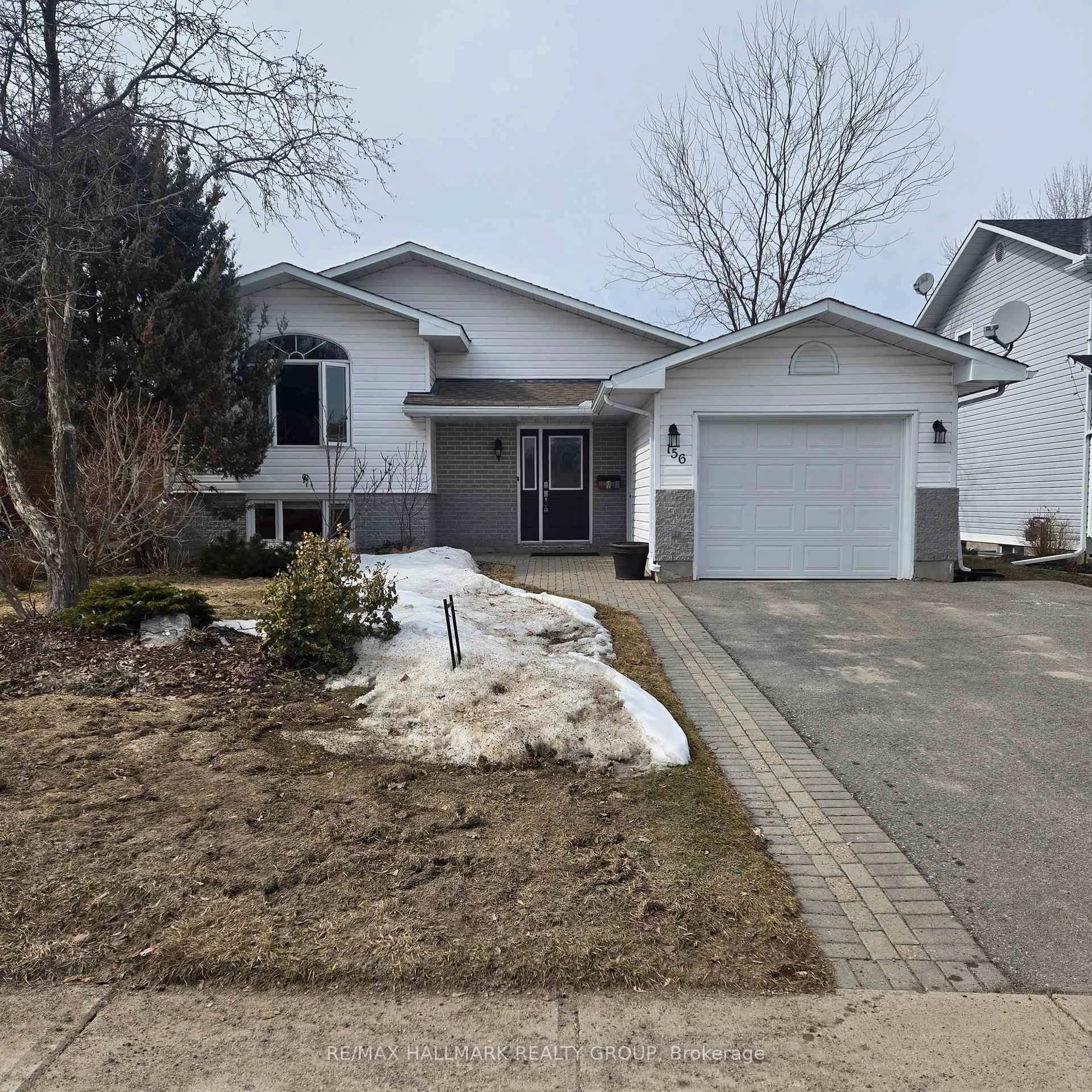 Home with vinyl exterior material, street for 156 Charles St, Arnprior Ontario K7S 1A7