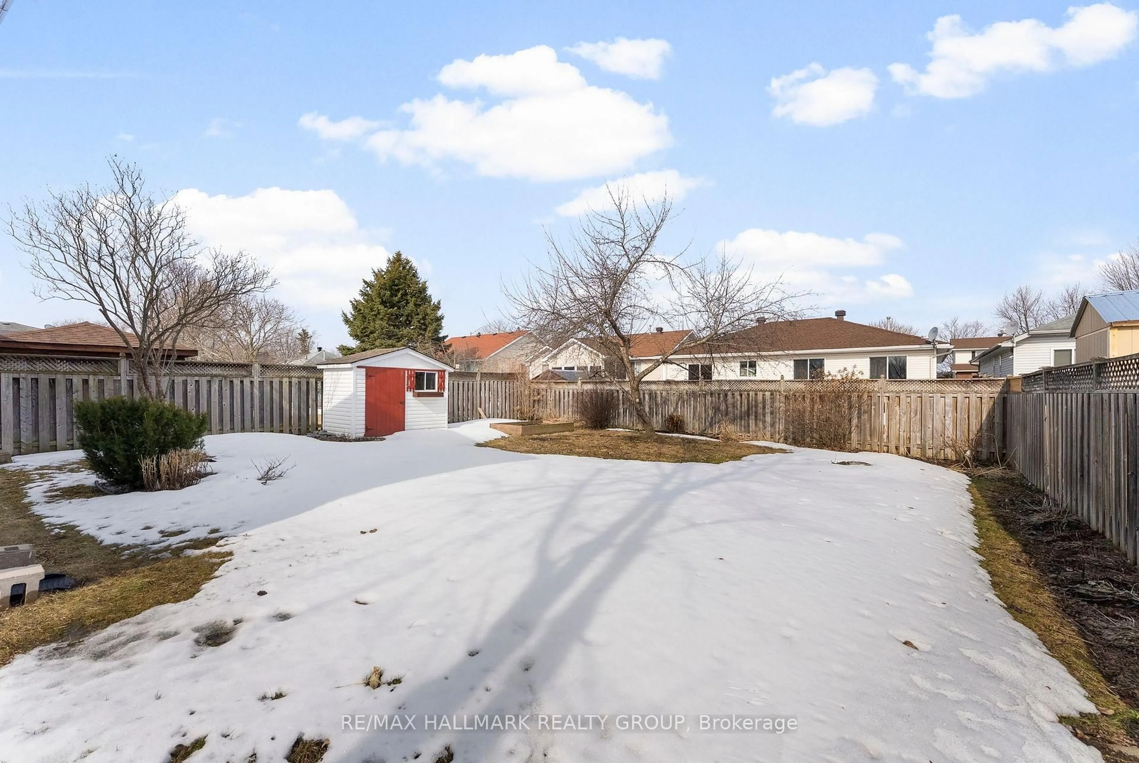 A pic from outside/outdoor area/front of a property/back of a property/a pic from drone, street for 156 Charles St, Arnprior Ontario K7S 1A7