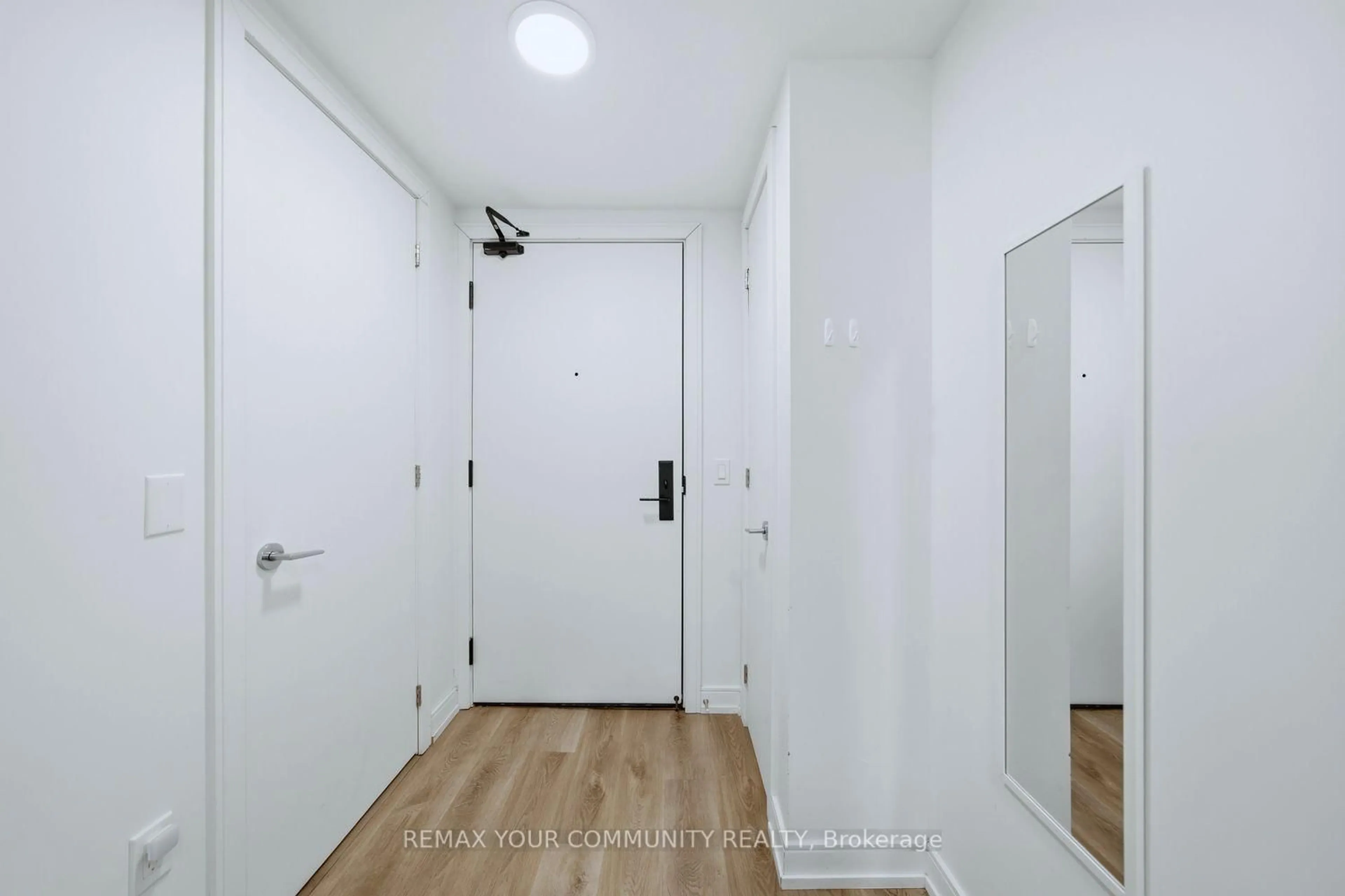 Indoor entryway for 1 Jarvis St #1317, Hamilton Ontario L8R 3J2