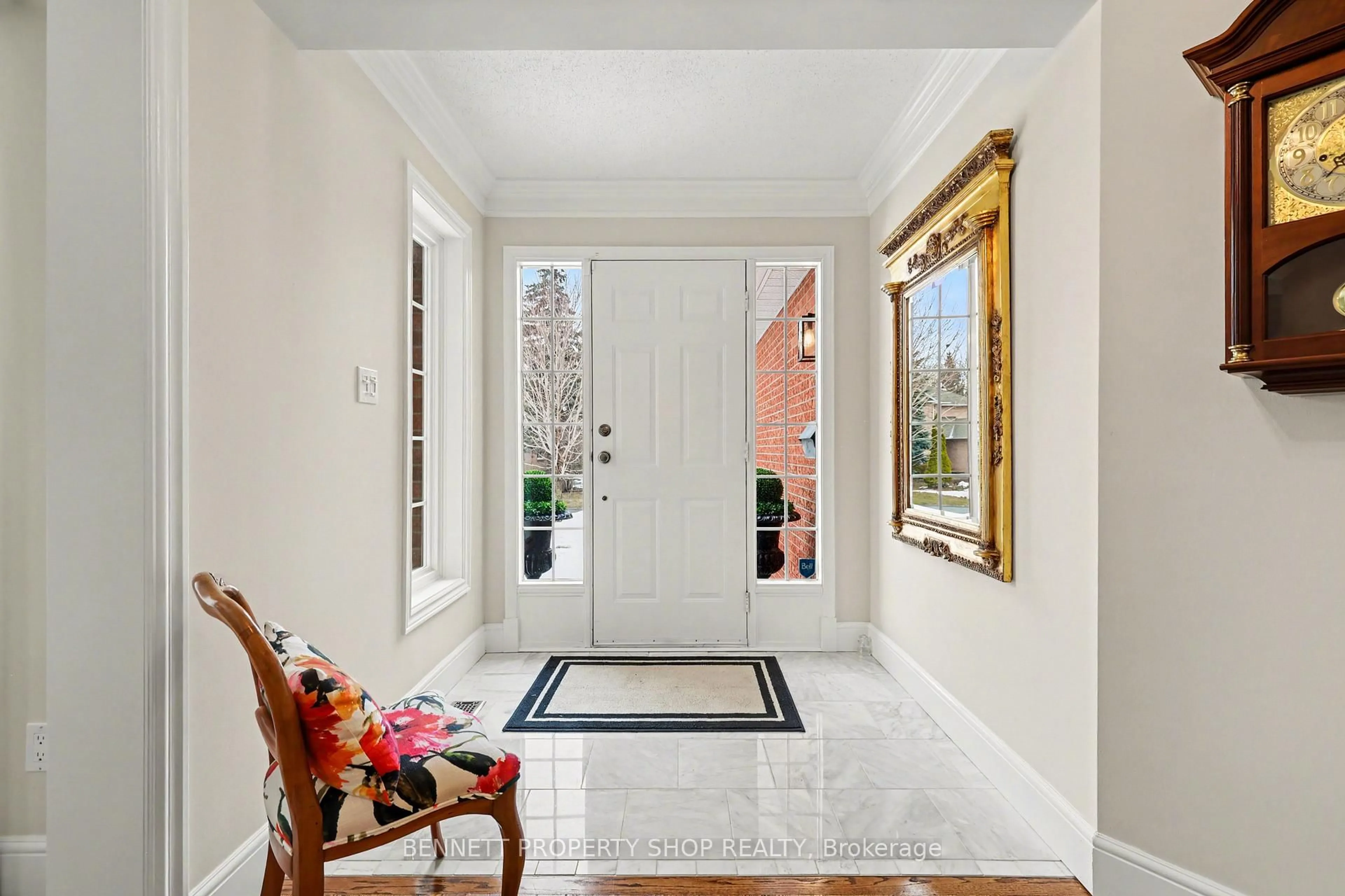 Indoor entryway for 12 Sherk Cres, Ottawa Ontario K2K 2L4