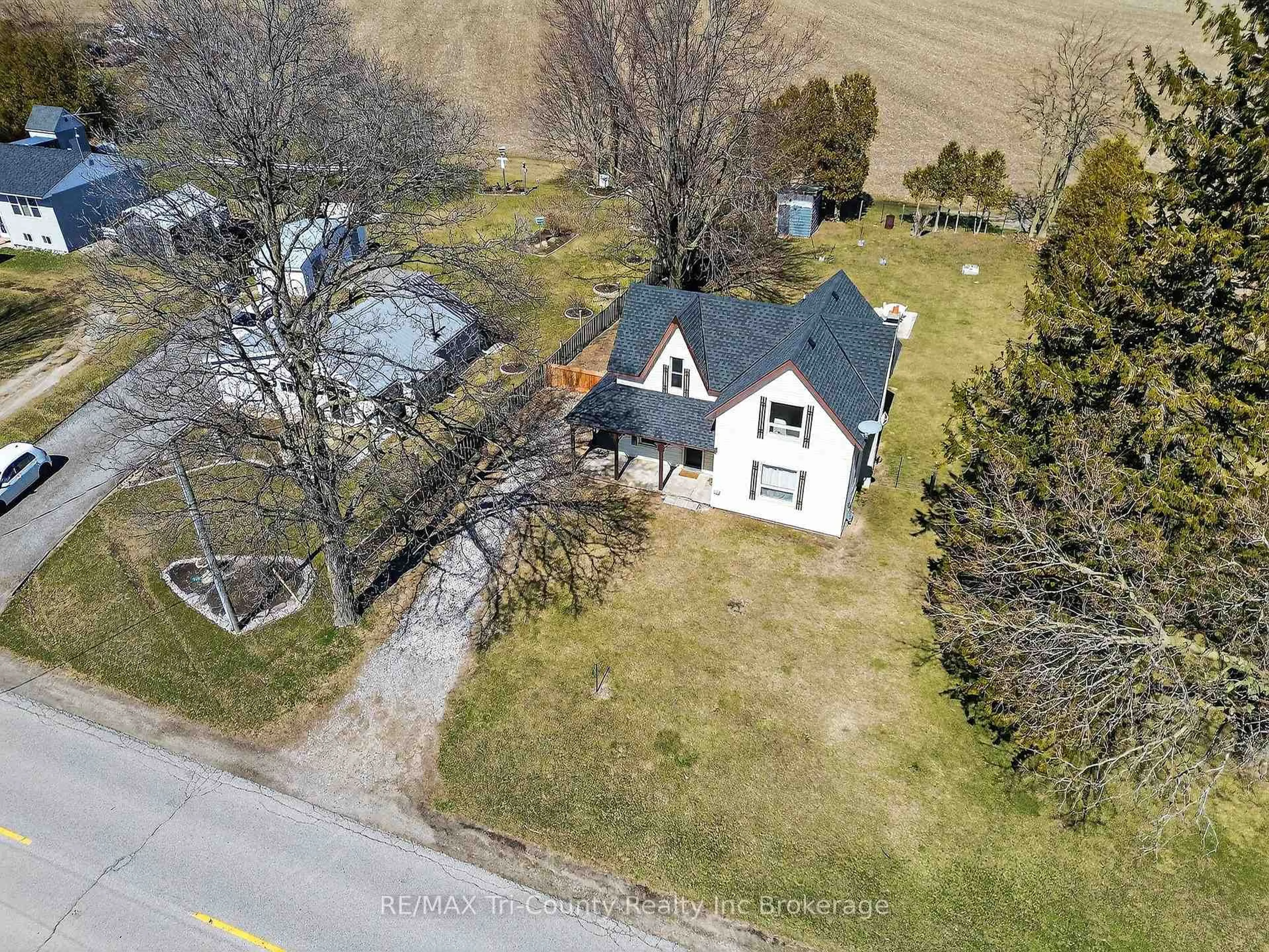 A pic from outside/outdoor area/front of a property/back of a property/a pic from drone, street for 591 Lakeshore Rd, Norfolk Ontario N0E 1C0