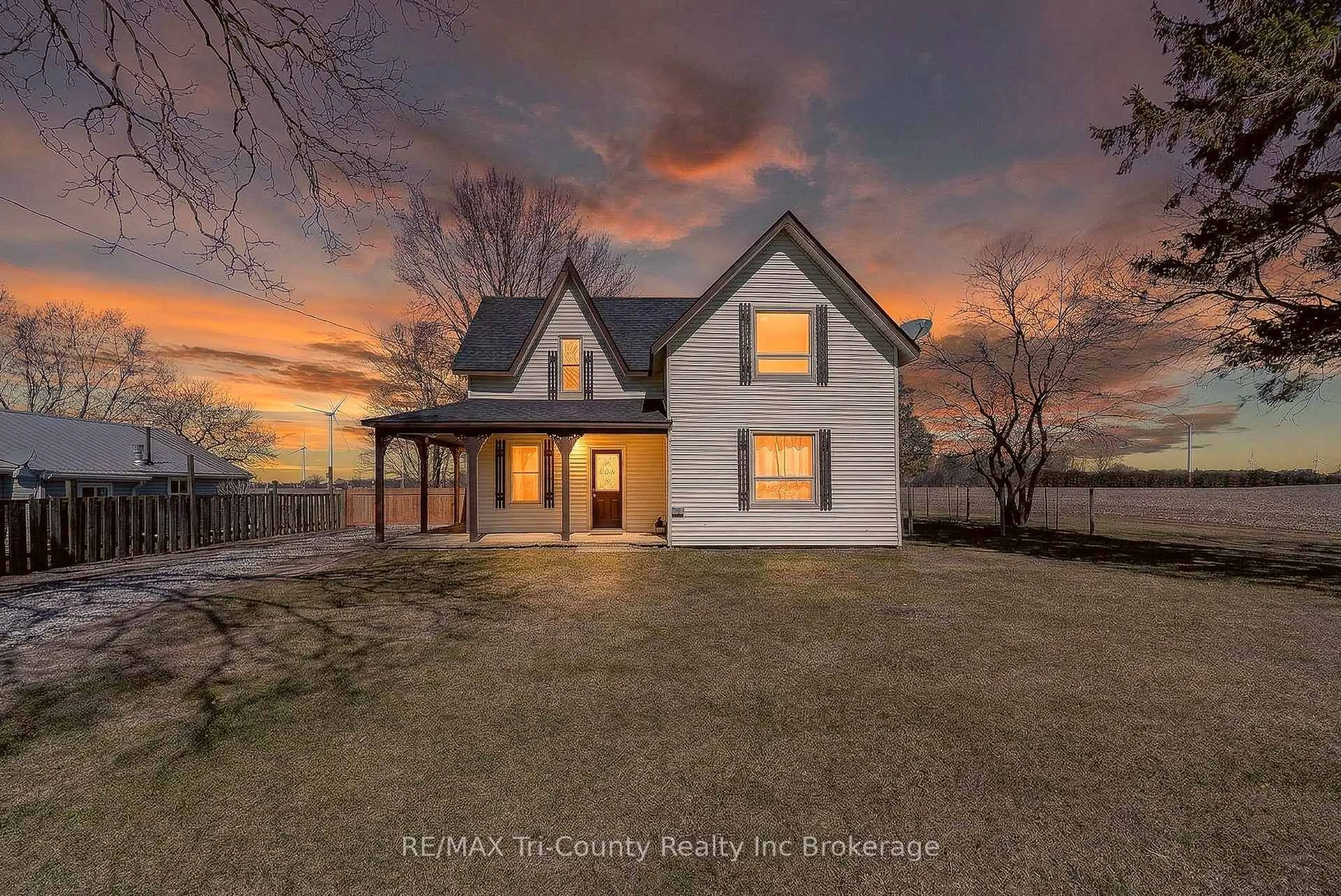 A pic from outside/outdoor area/front of a property/back of a property/a pic from drone, building for 591 Lakeshore Rd, Norfolk Ontario N0E 1C0