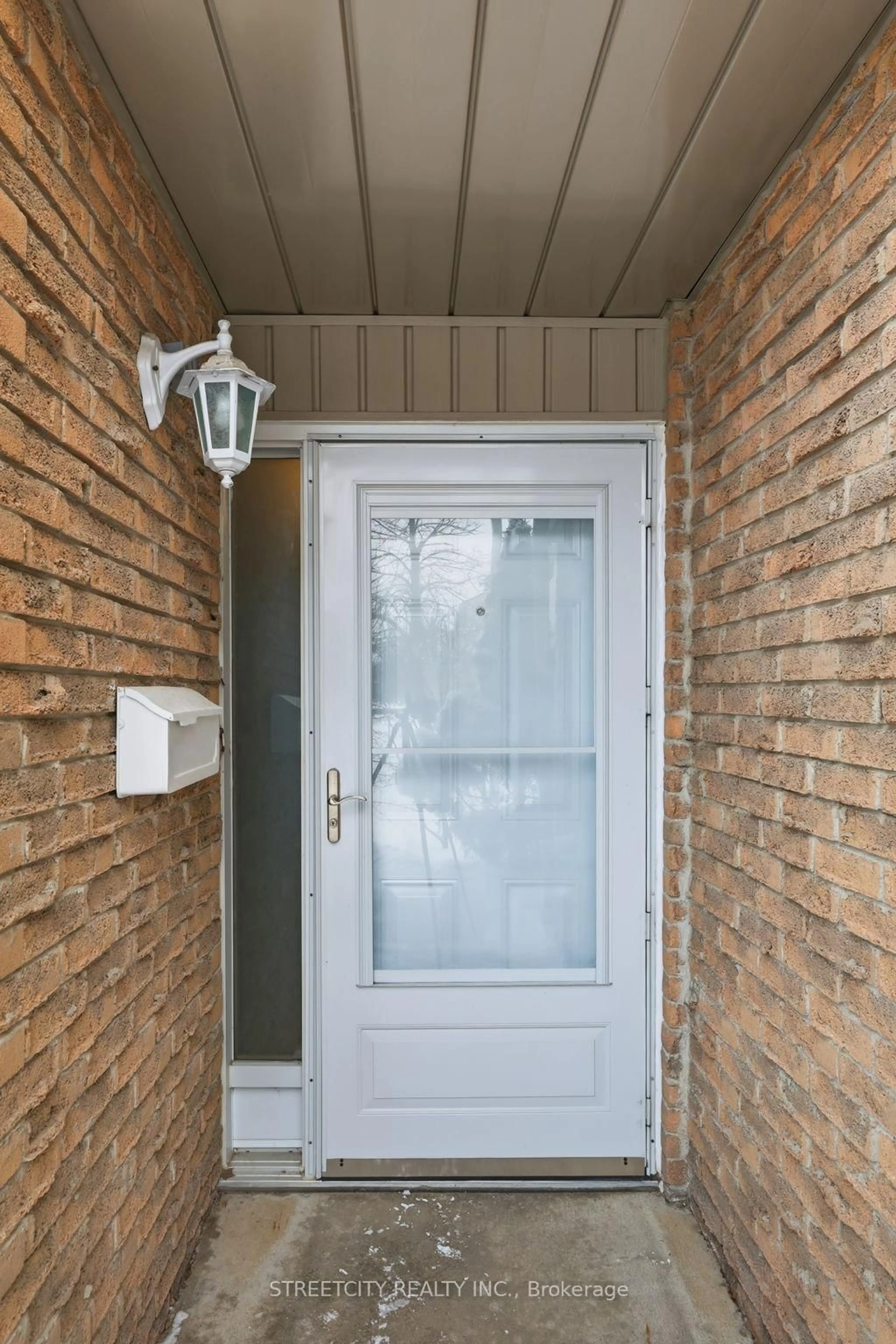 Indoor entryway for 159 Sandringham Cres #118, London South Ontario N6C 5A9