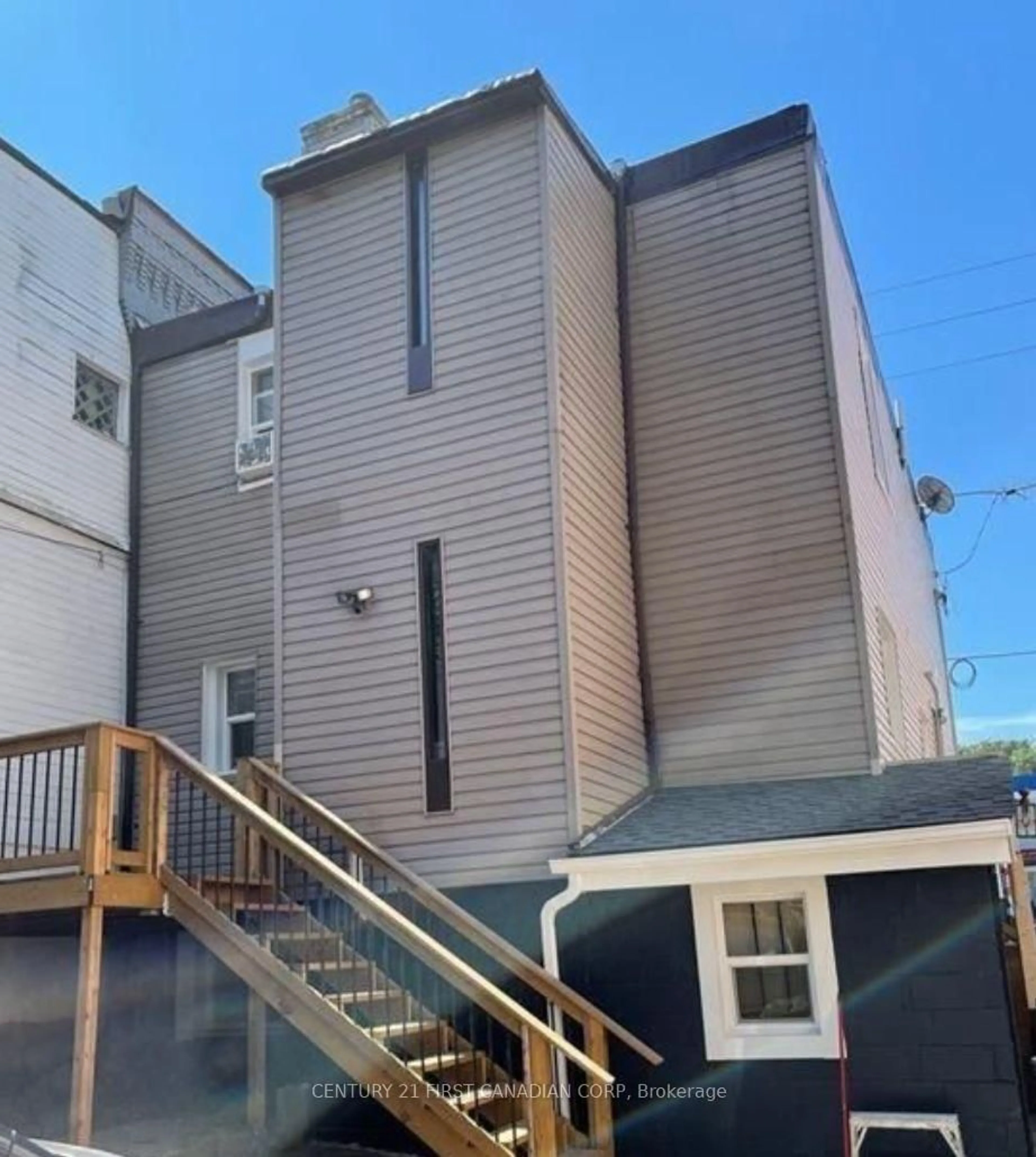 Unknown for 20 Adelaide St, London South Ontario N5Z 3J8