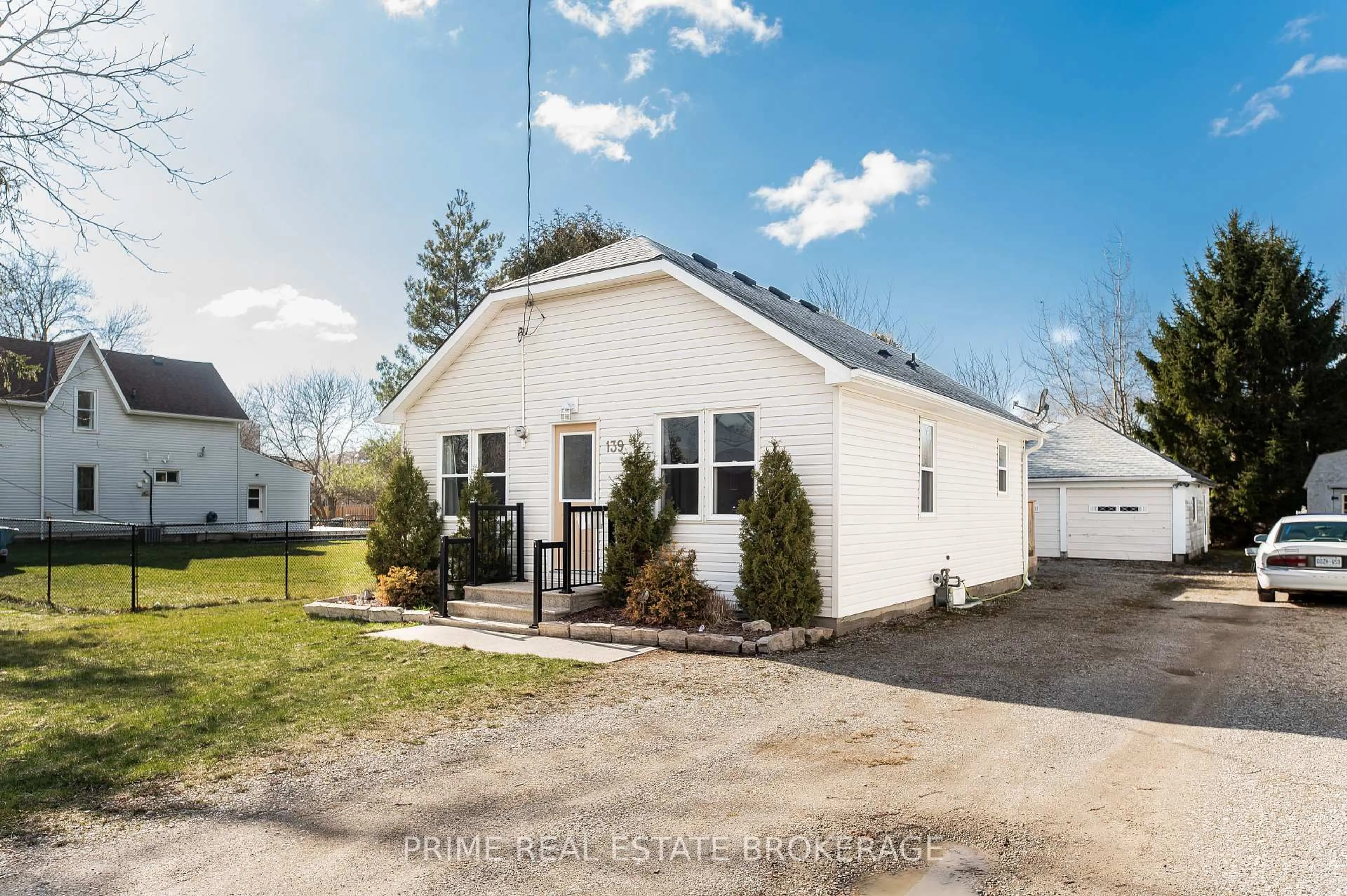 Home with vinyl exterior material, street for 139 Main St, West Elgin Ontario N0L 2P0