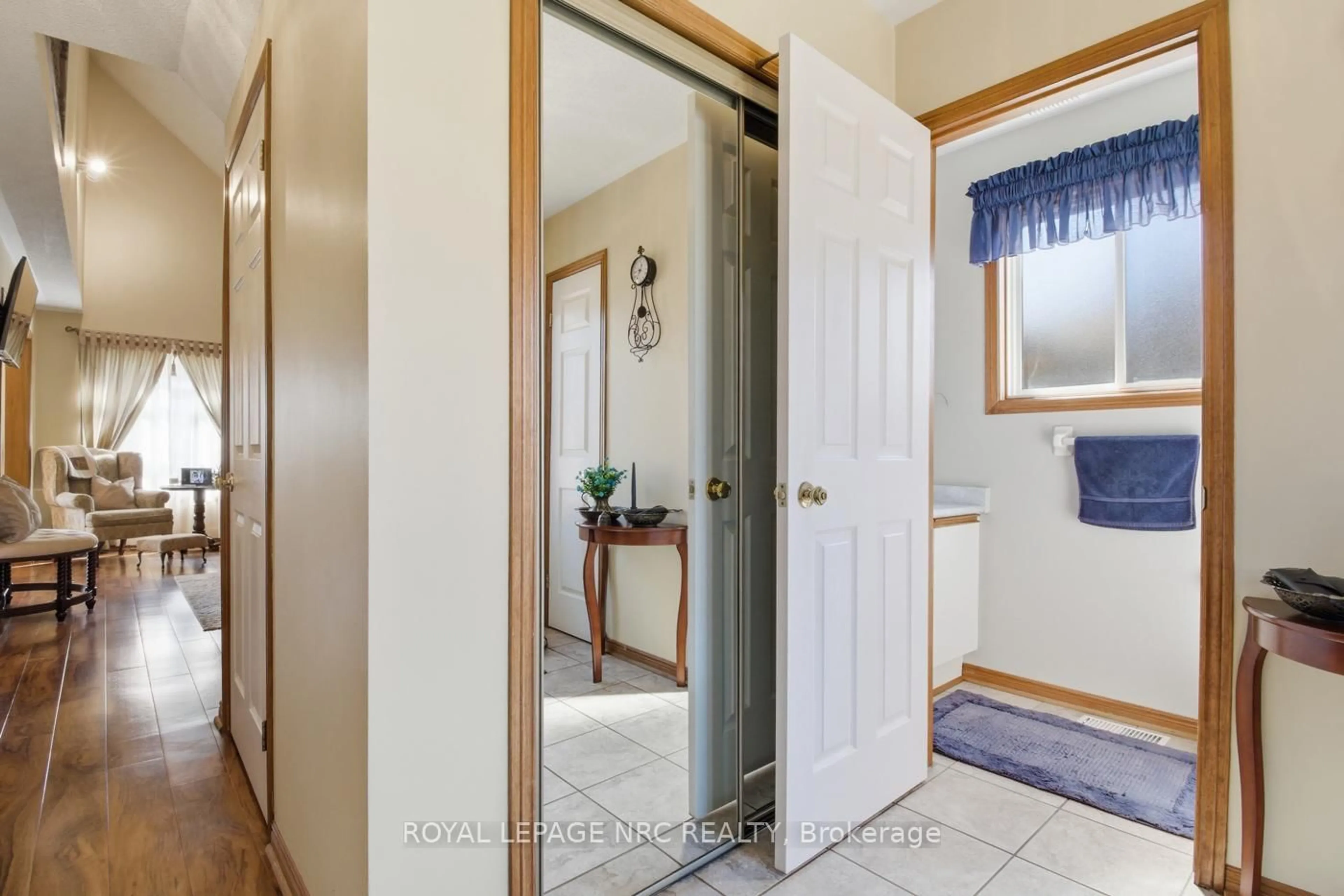 Indoor entryway for 4393 Tamarac Ave, Lincoln Ontario L0R 1B8