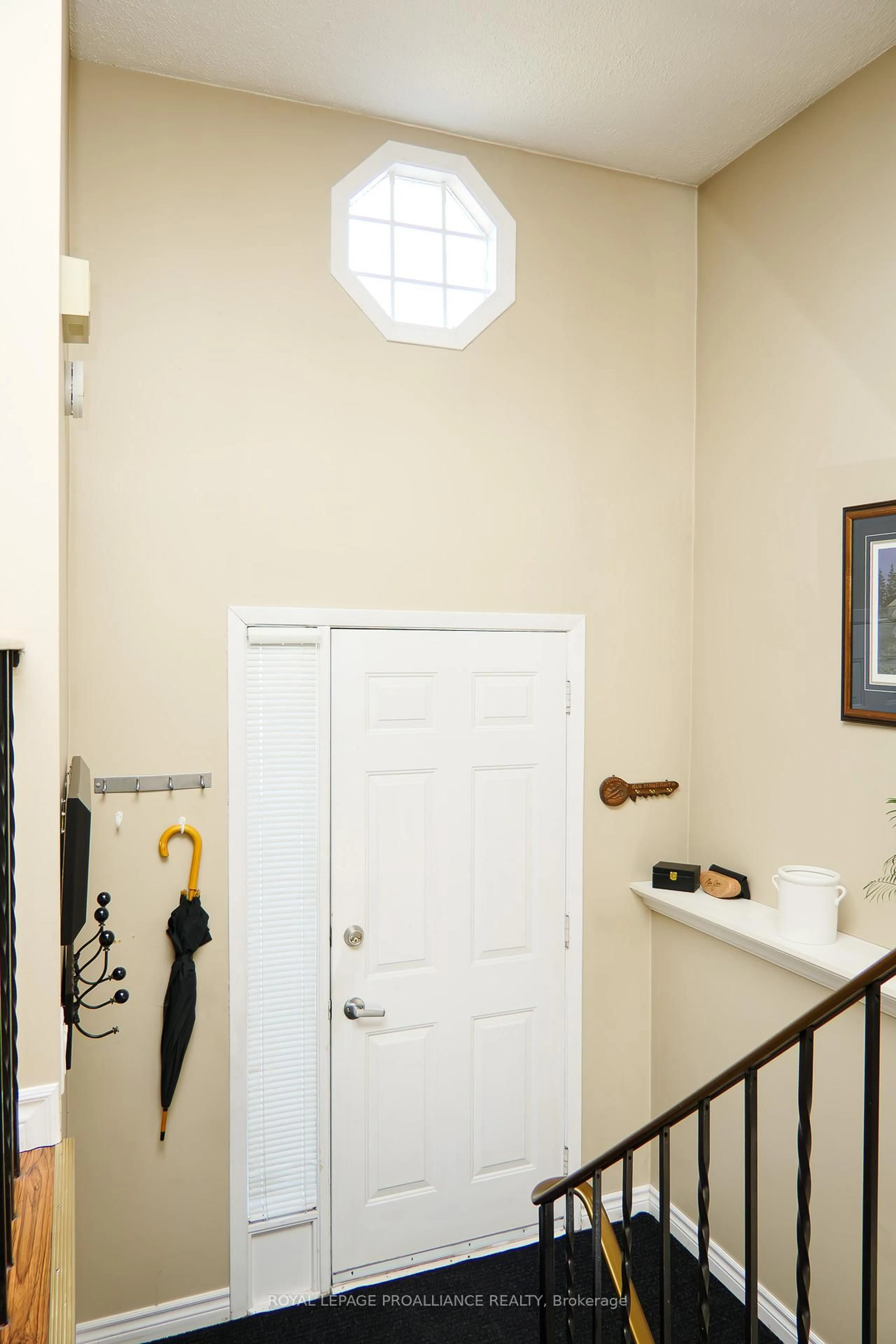 Indoor entryway for 679 Mackechnie Cres, Cobourg Ontario K9A 4Y1
