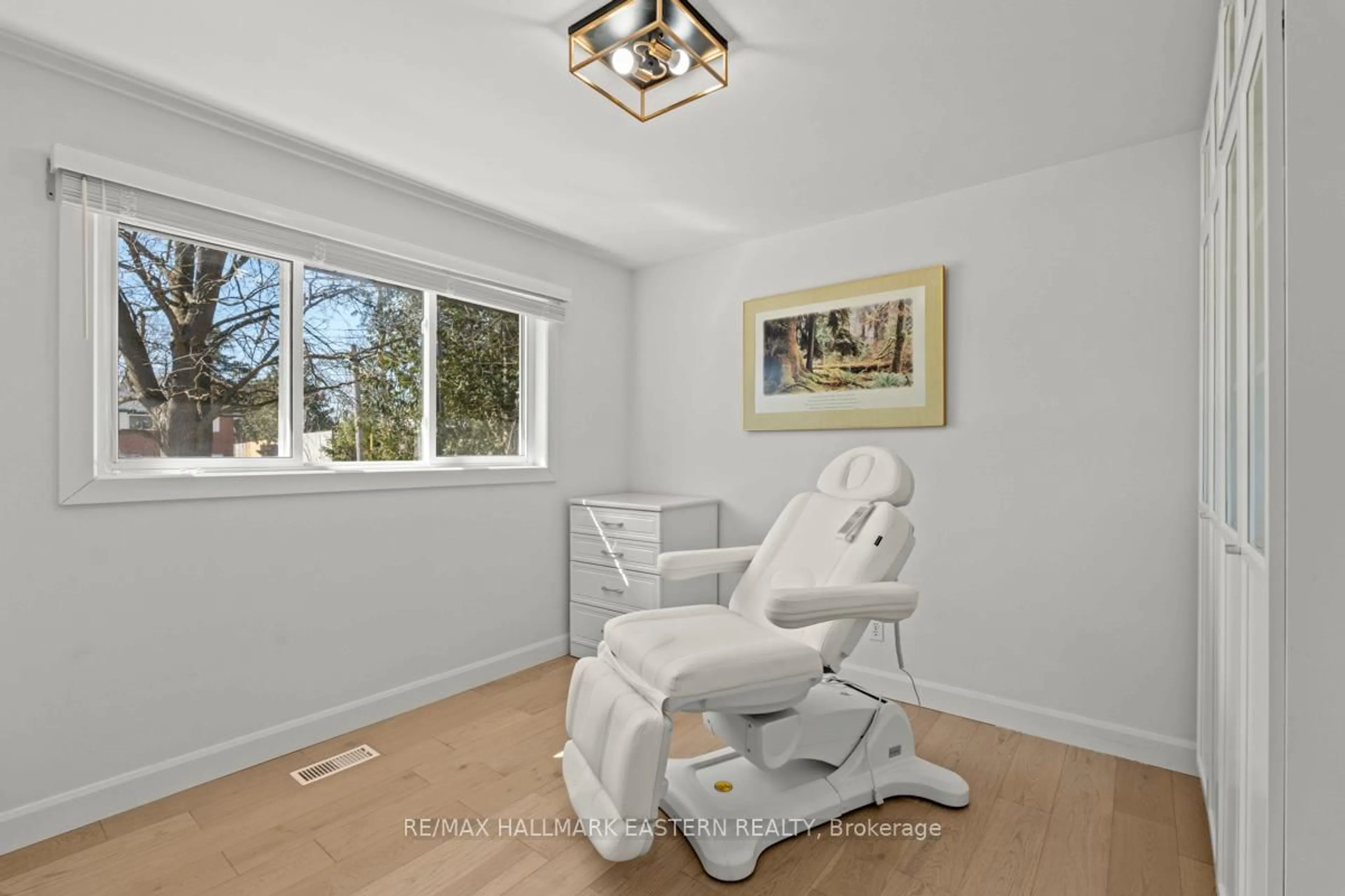 Unknown for 5 Ferndale Ave, Peterborough Ontario K9J 1L9