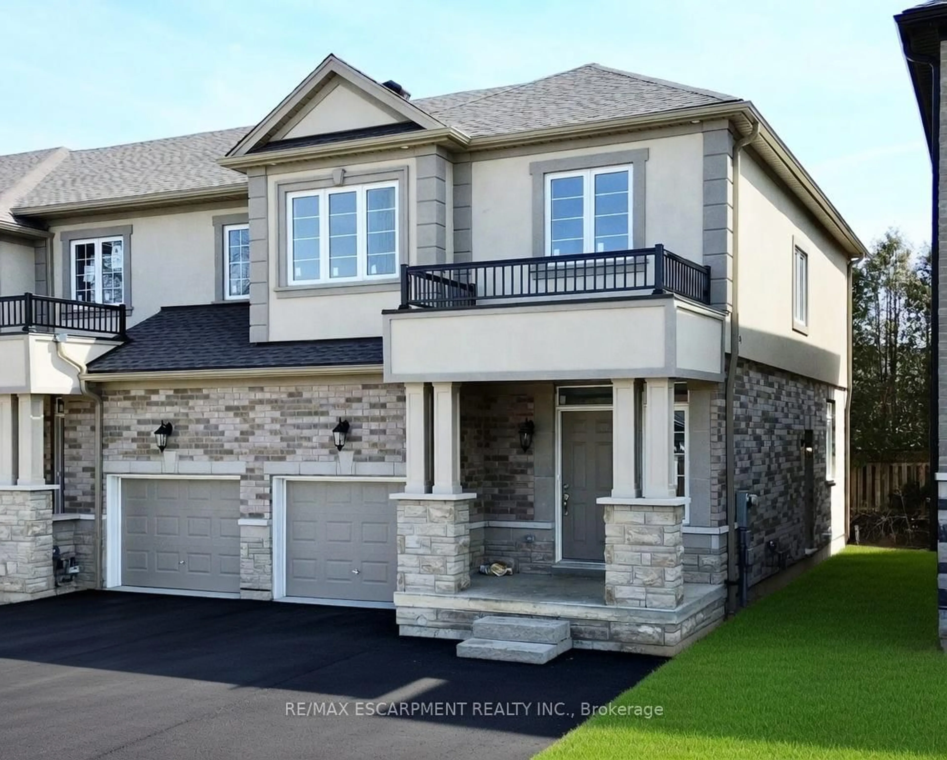 Home with vinyl exterior material, street for 15 DAVINCI Blvd, Hamilton Ontario L9B 1B7