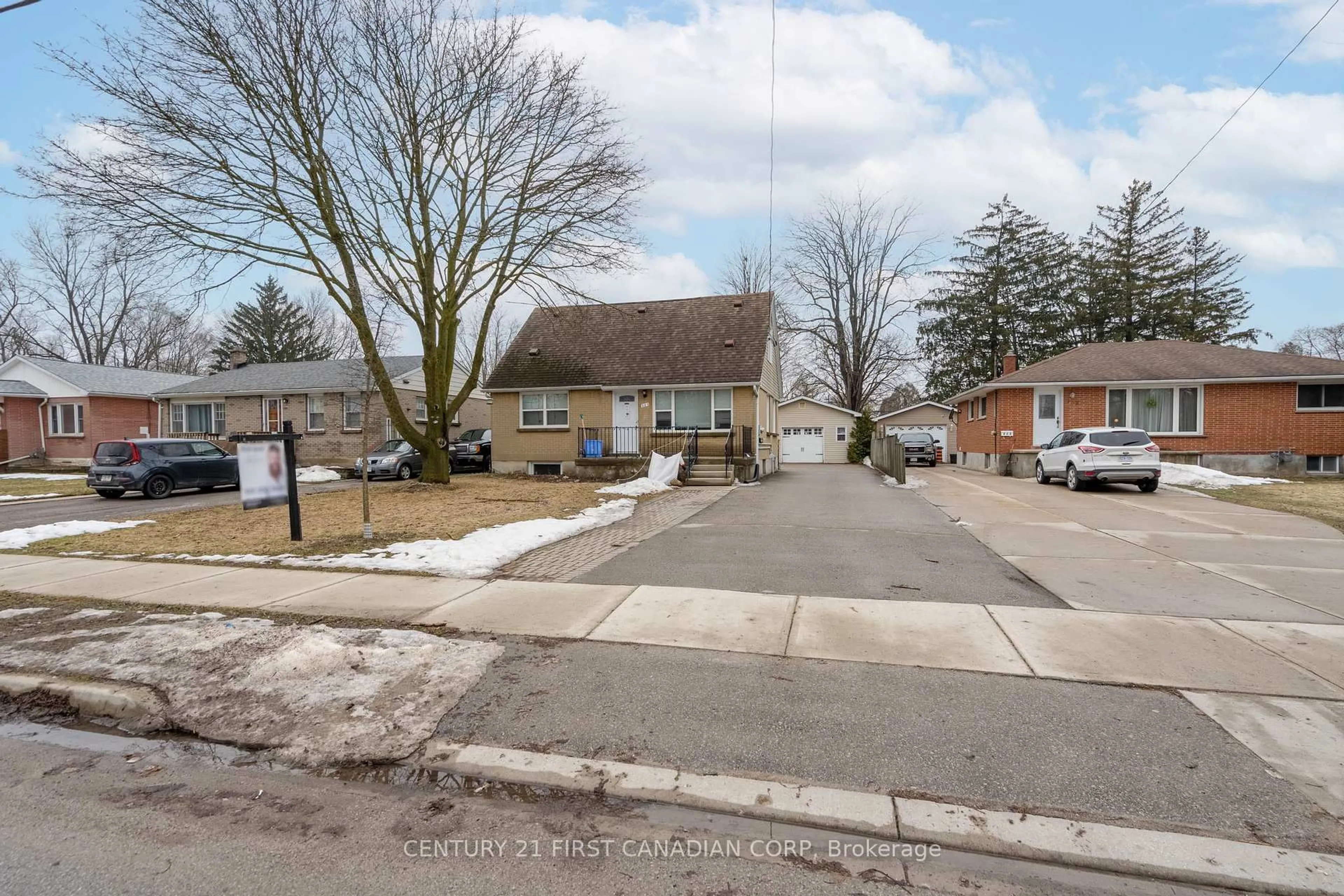 A pic from outside/outdoor area/front of a property/back of a property/a pic from drone, street for 321 Spruce St, London East Ontario N5W 4N2