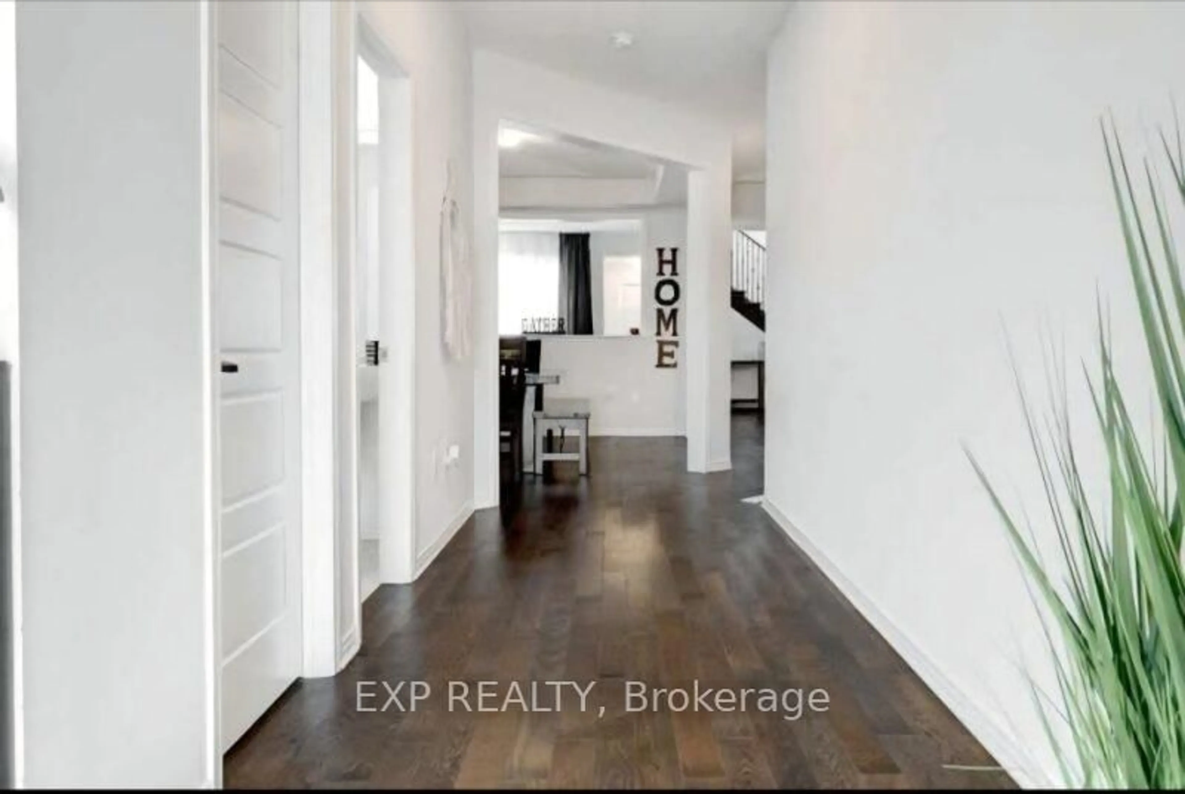 Indoor entryway for 19 Malcolm Cres, Haldimand Ontario N3W 0C8