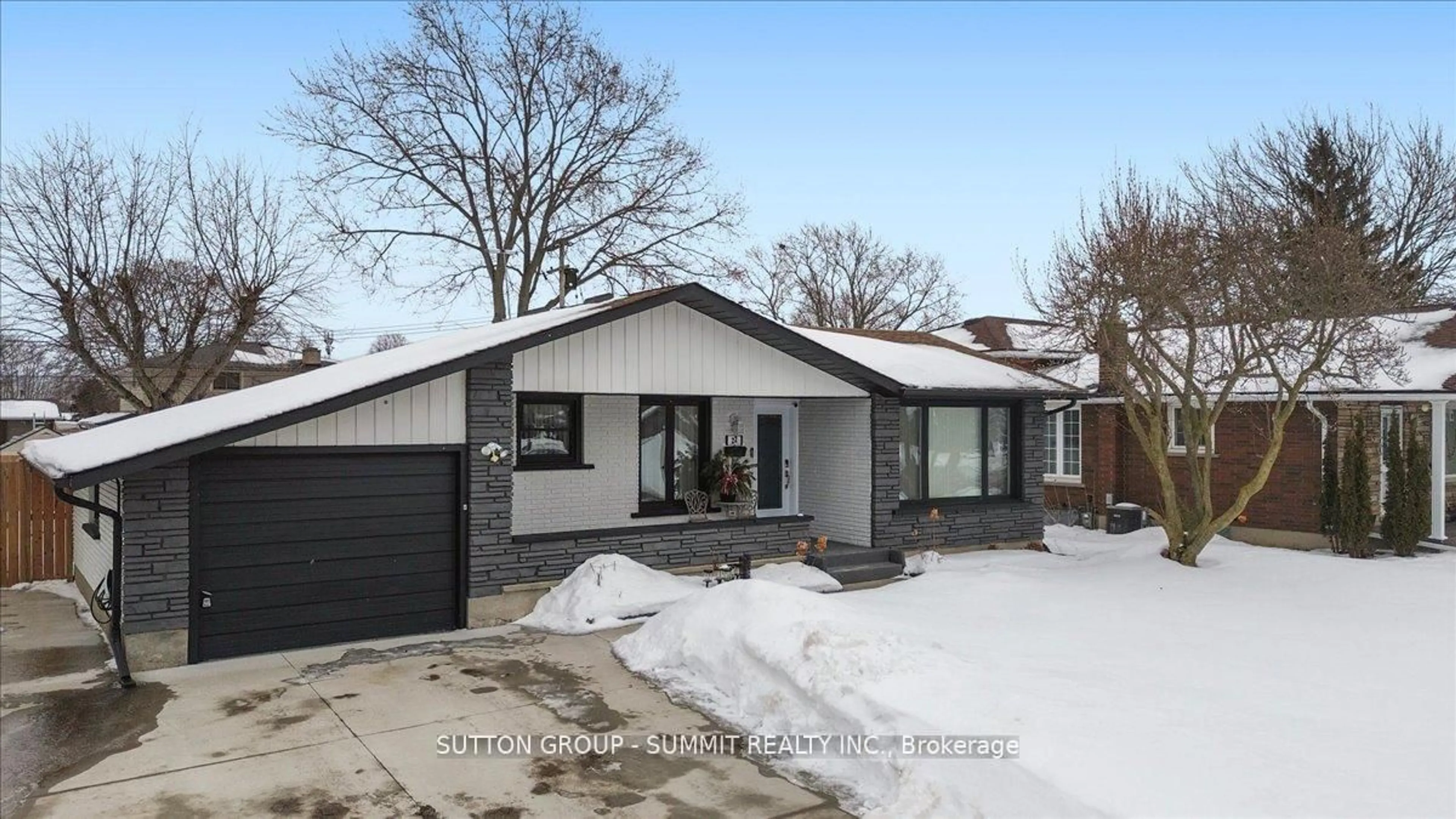 Home with brick exterior material, street for 22 Oak St, Welland Ontario L3C 2Z9