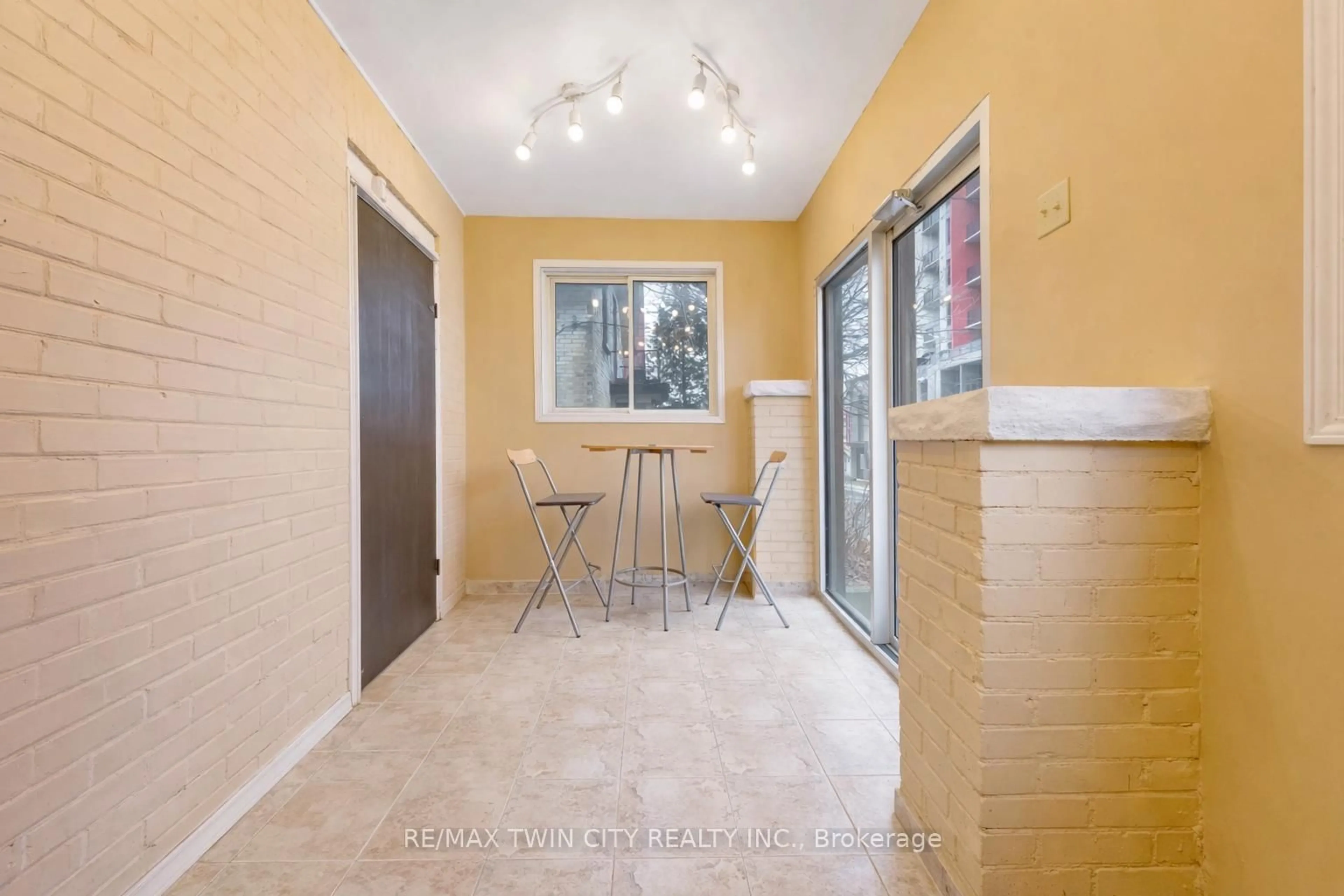 Indoor entryway for 24 Madison Ave, Kitchener Ontario N2G 3M3