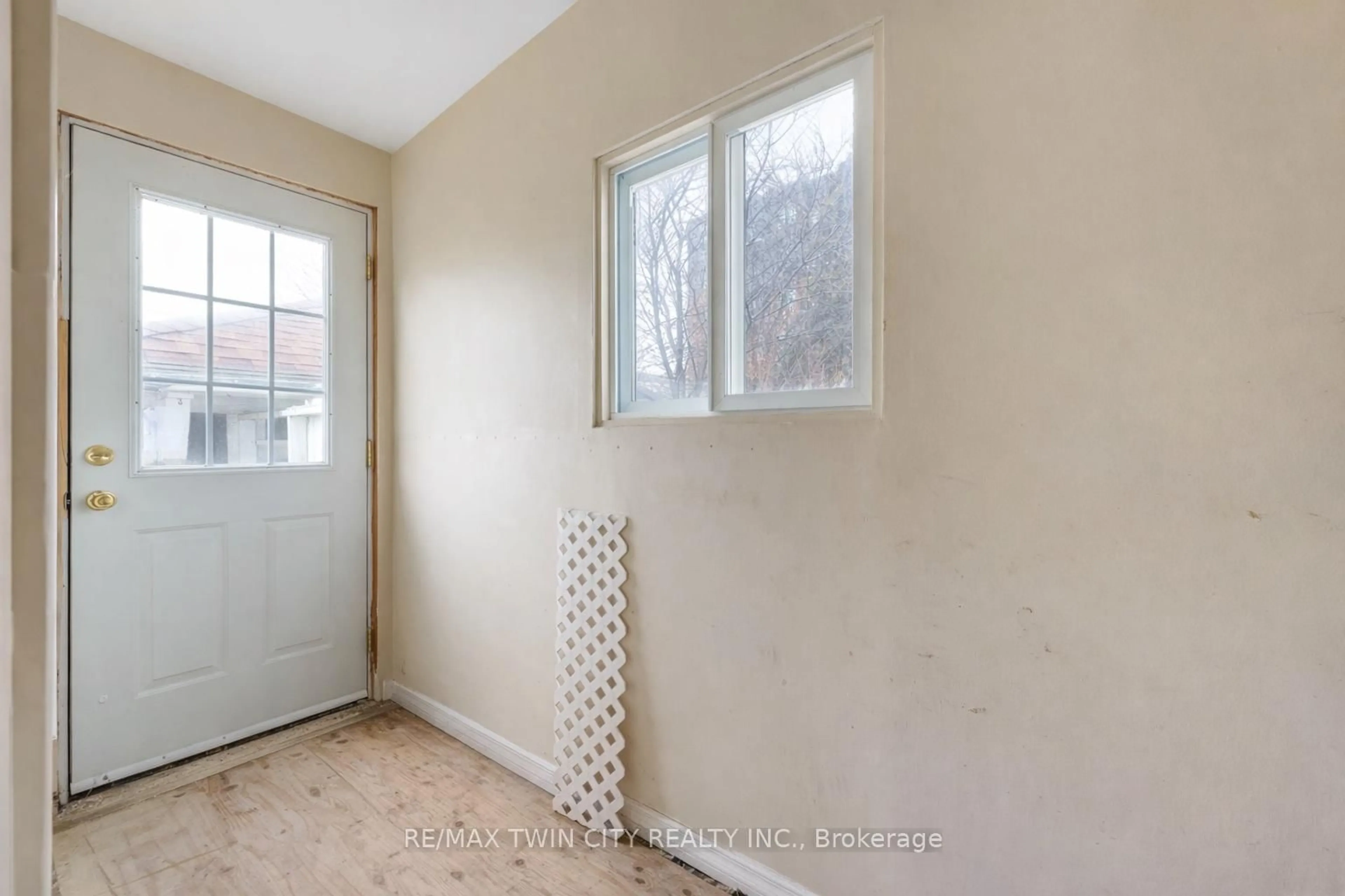 A pic of a room for 24 Madison Ave, Kitchener Ontario N2G 3M3