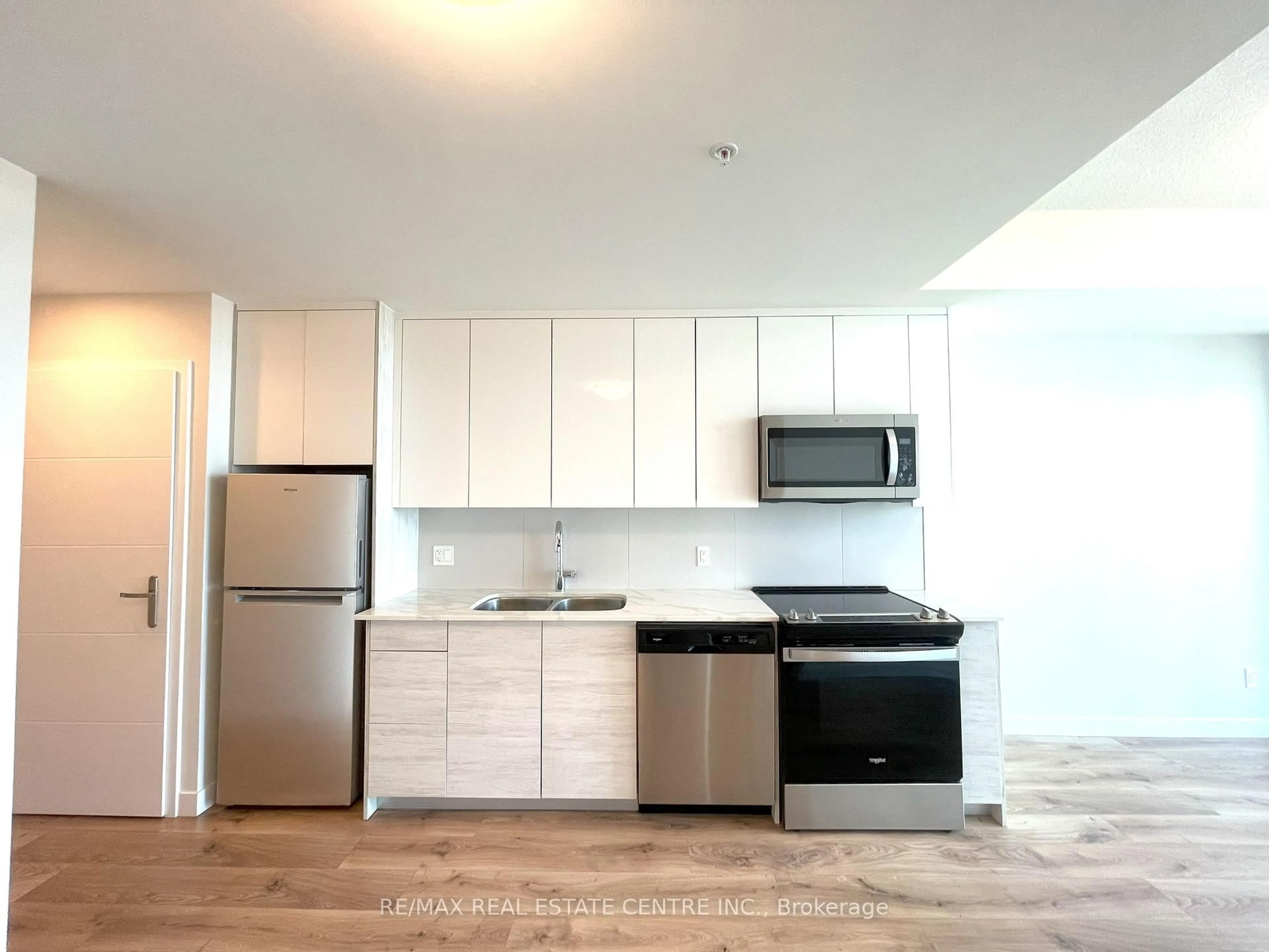 Standard kitchen, unknown for 60 Frederick St #2505, Kitchener Ontario N2H 0C7