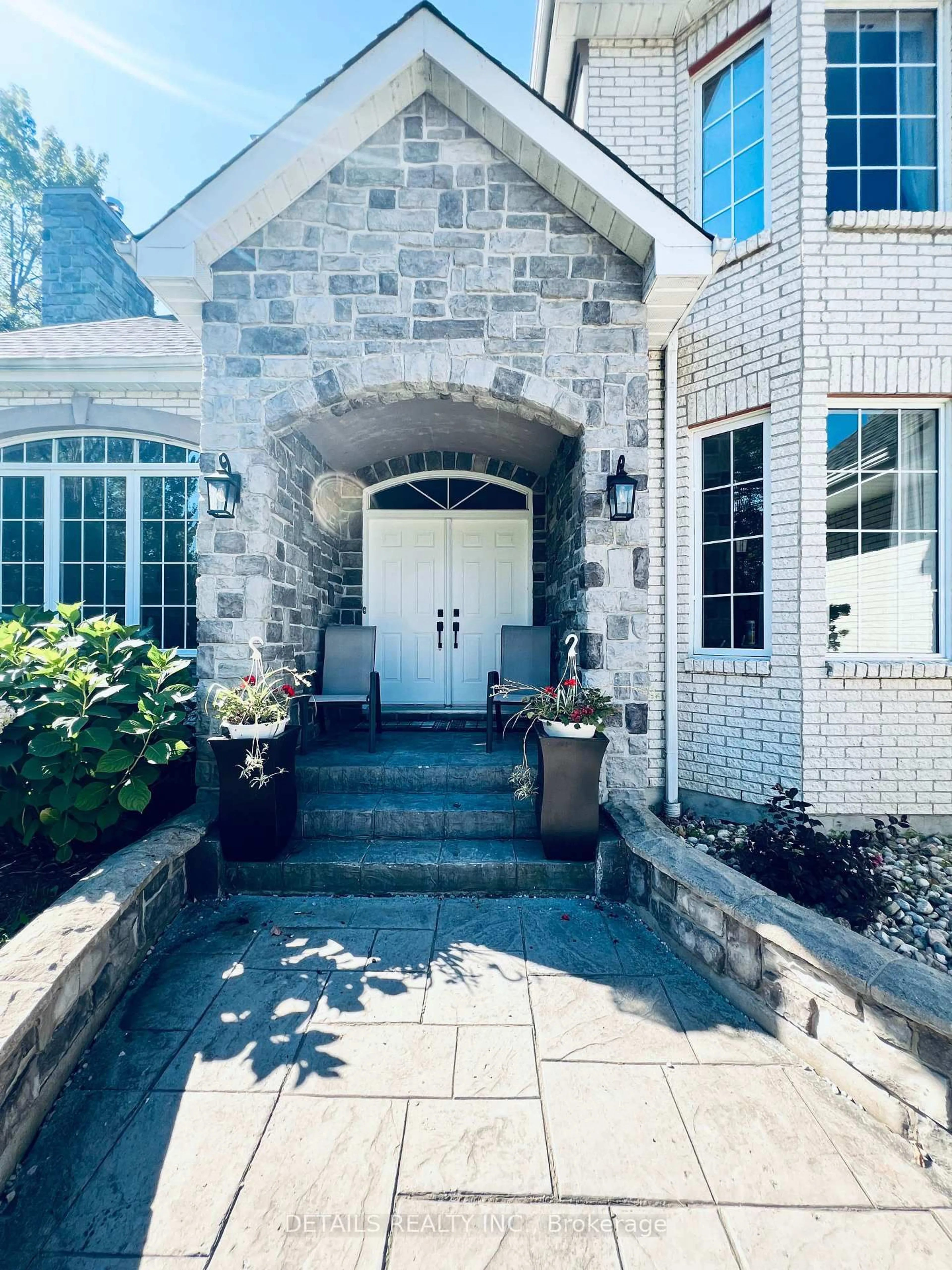 Indoor entryway for 461 John Aselford Dr, Ottawa Ontario K2W 1A8