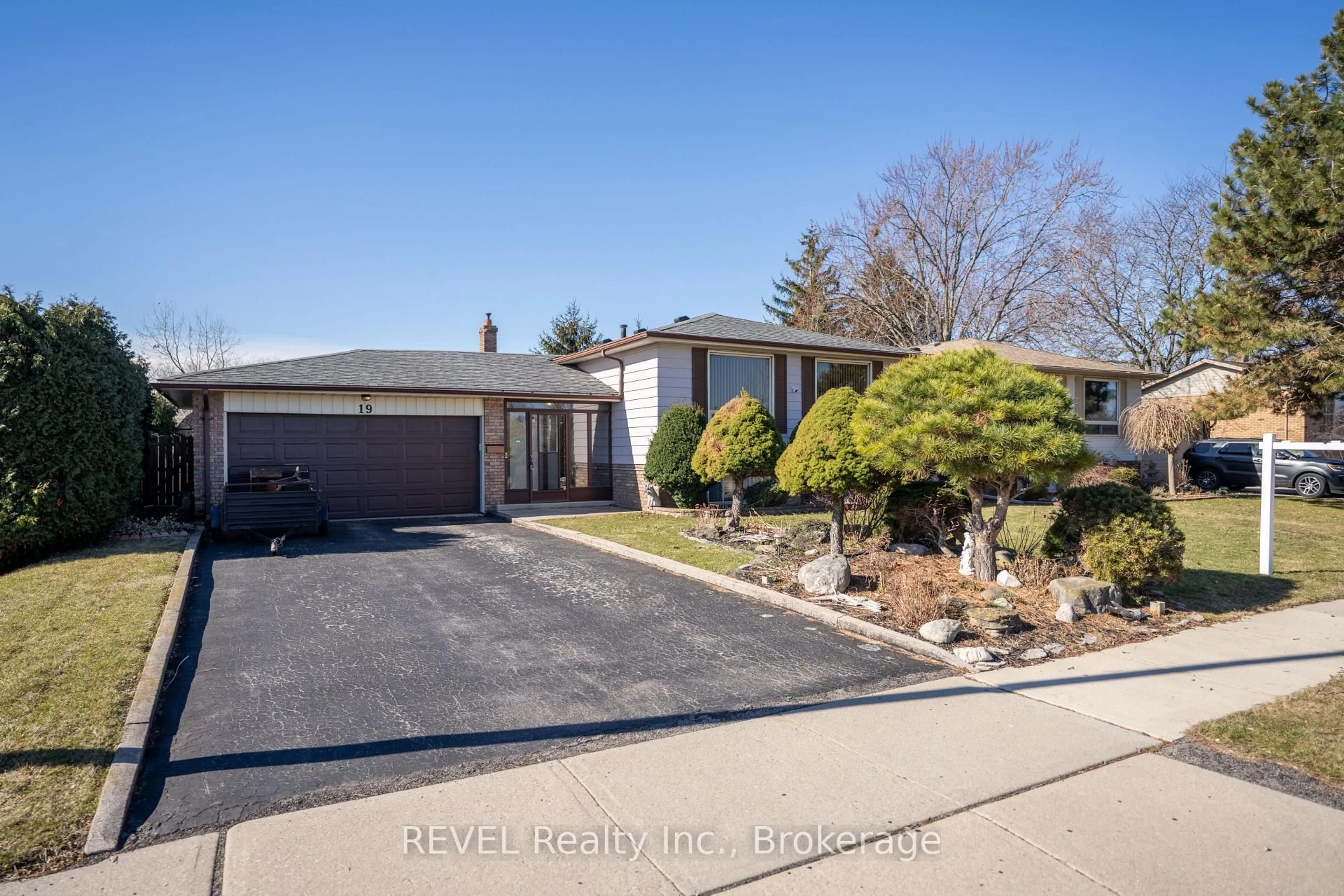 Unknown for 19 Lynwood Dr, Hamilton Ontario L8E 3E7