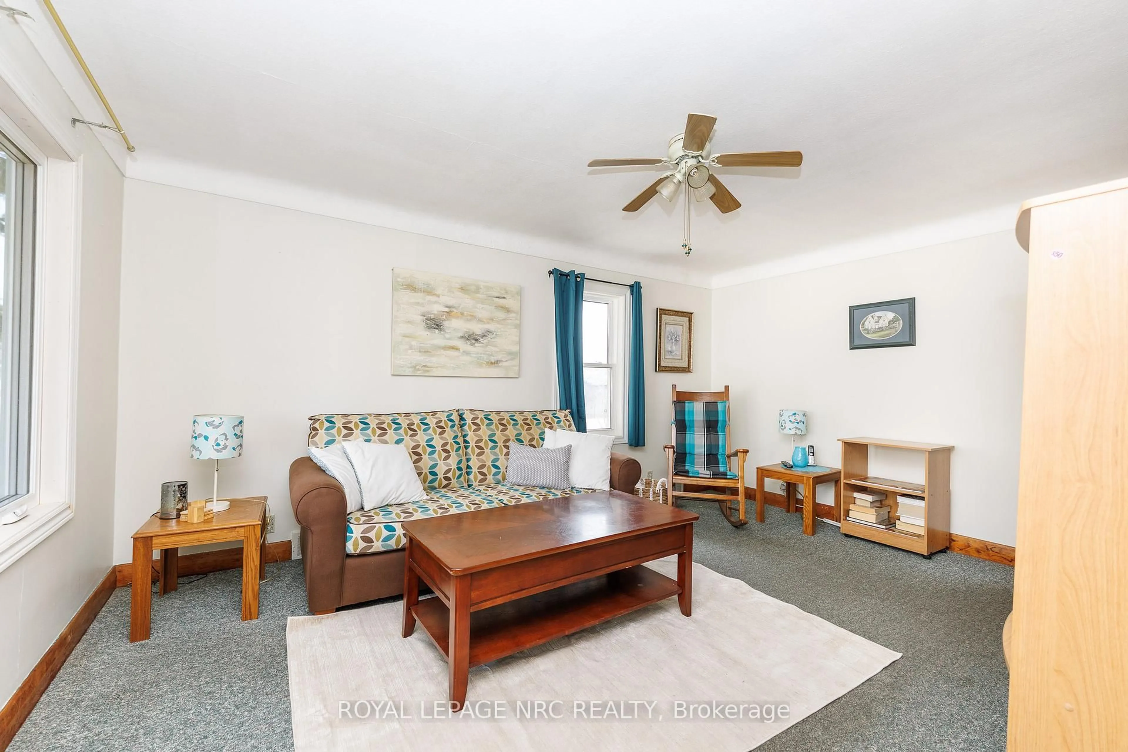 Living room with furniture, unknown for 6408 Monroe St, Niagara Falls Ontario L2G 2G8