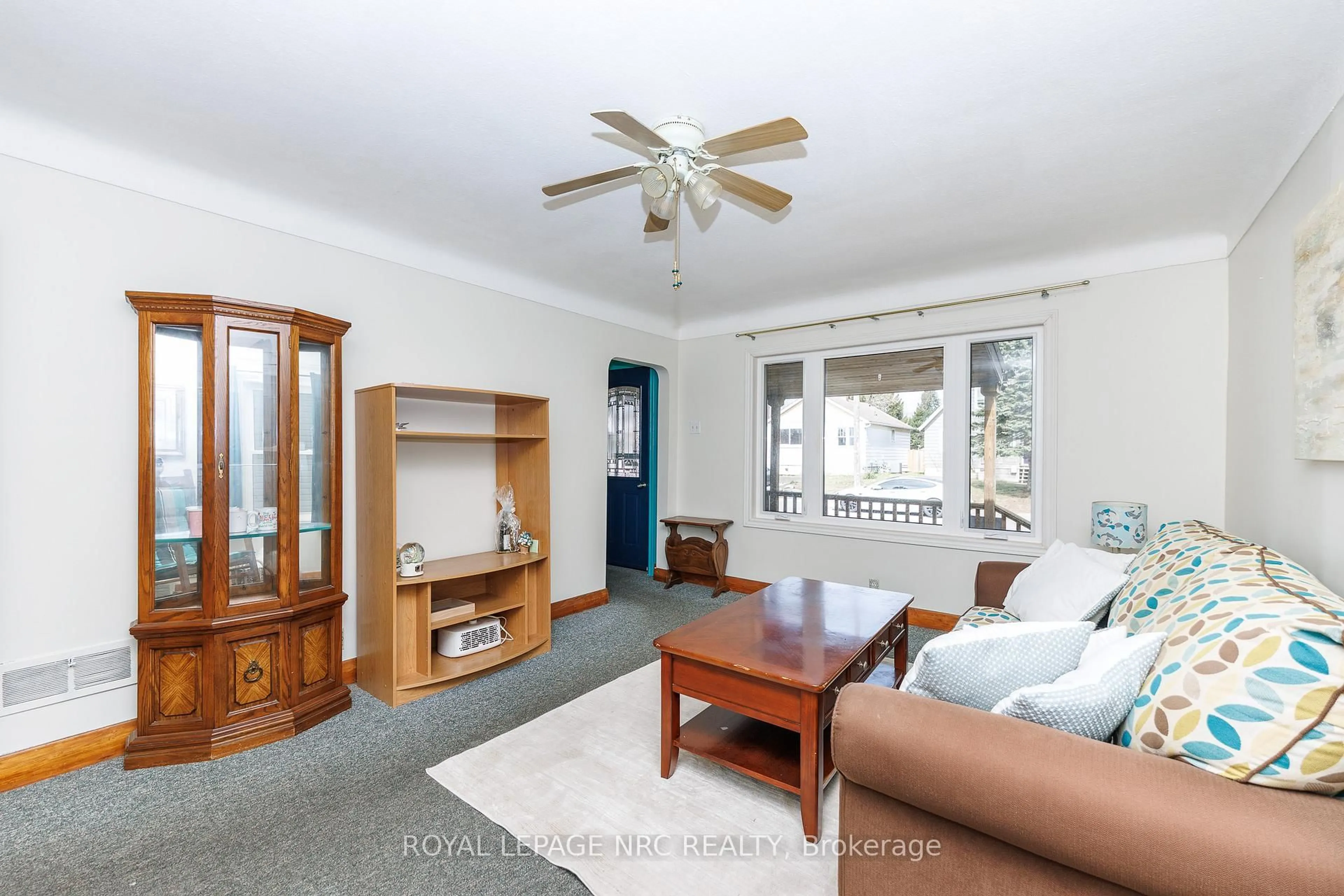 Living room with furniture, unknown for 6408 Monroe St, Niagara Falls Ontario L2G 2G8