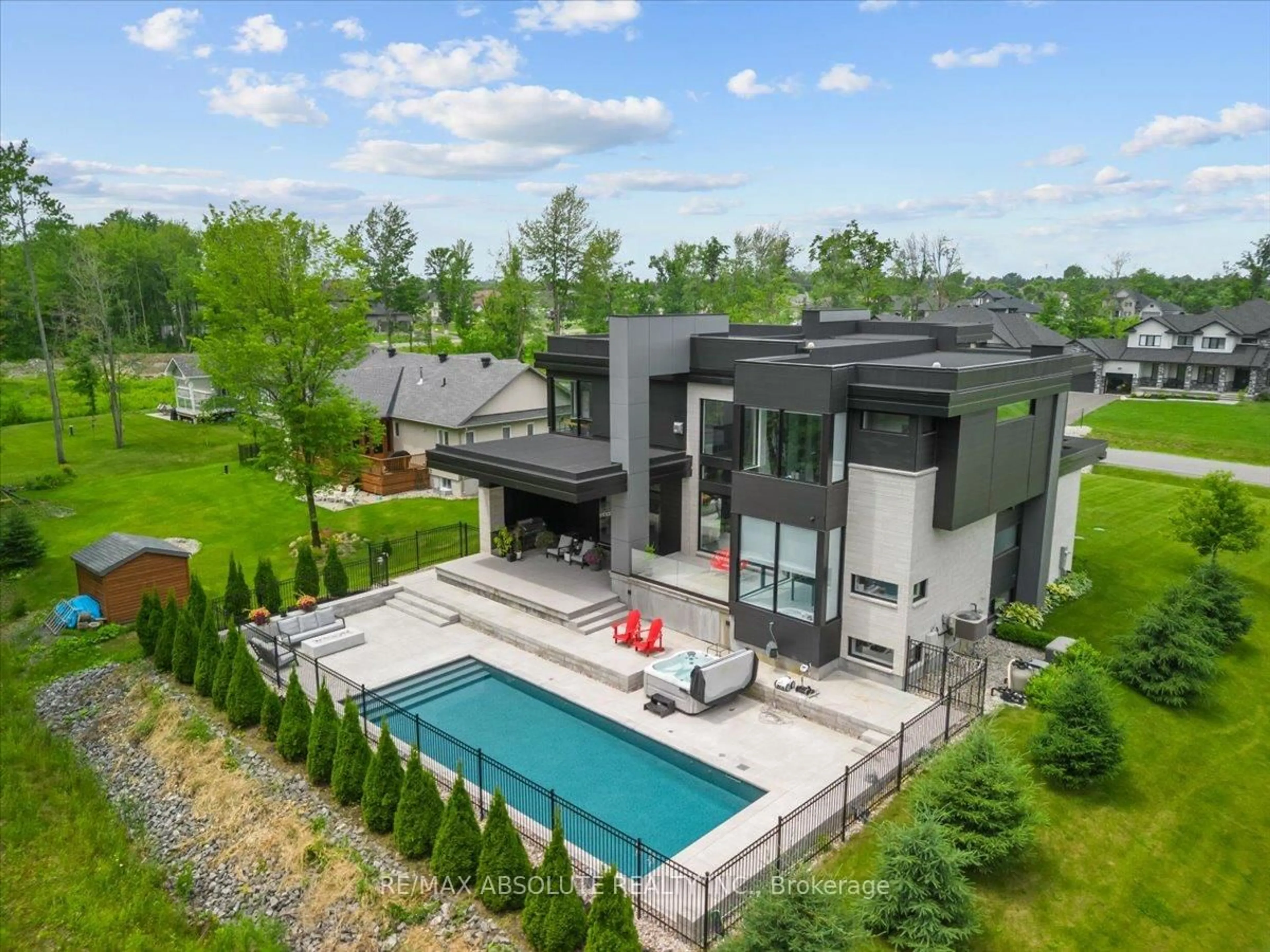 A pic from outside/outdoor area/front of a property/back of a property/a pic from drone, unknown for 553 SHOREWAY Dr, Greely Ontario K4P 0G3