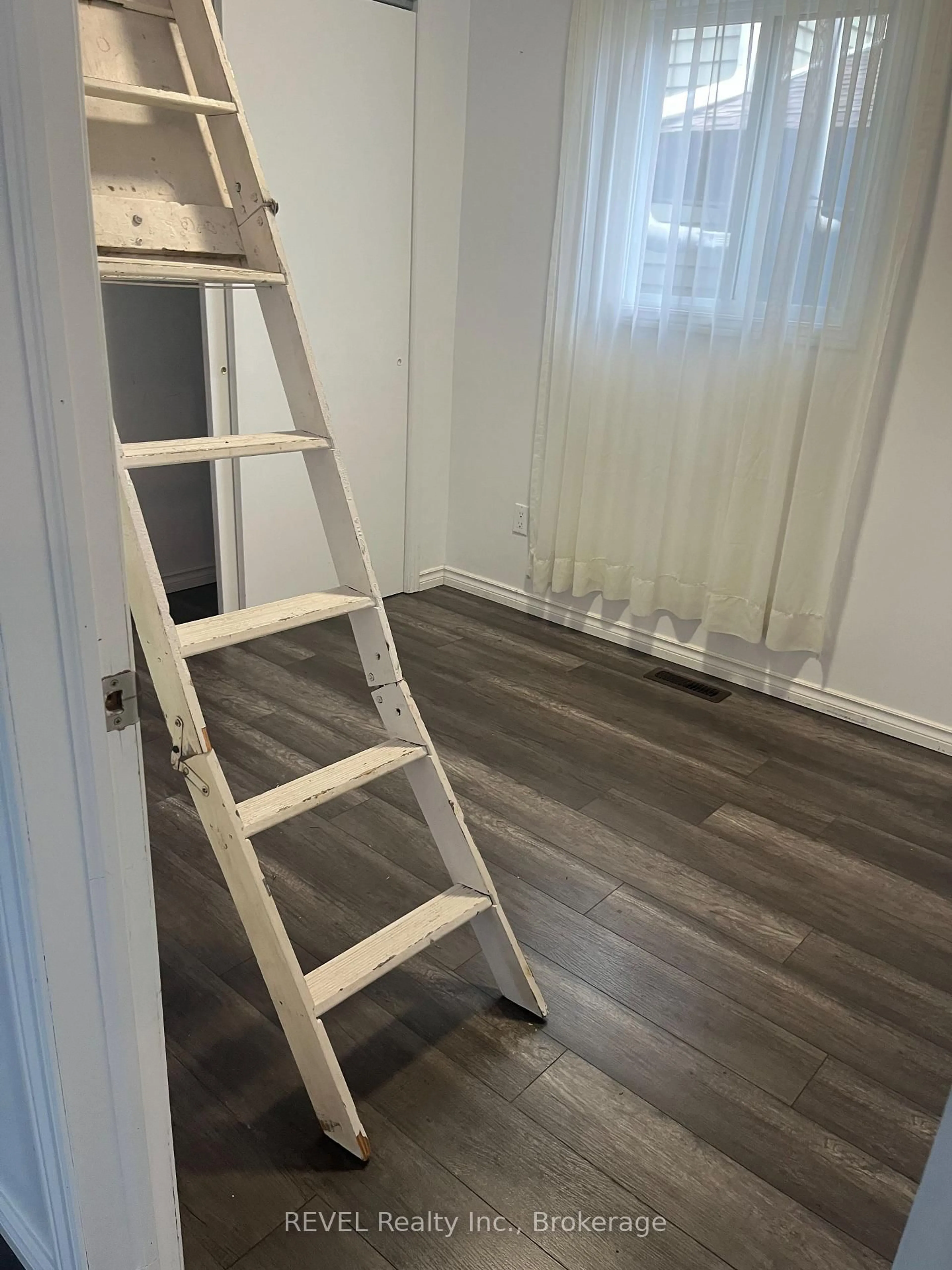 A pic of a room for 3828 Roxborough Ave, Fort Erie Ontario L0S 1B0