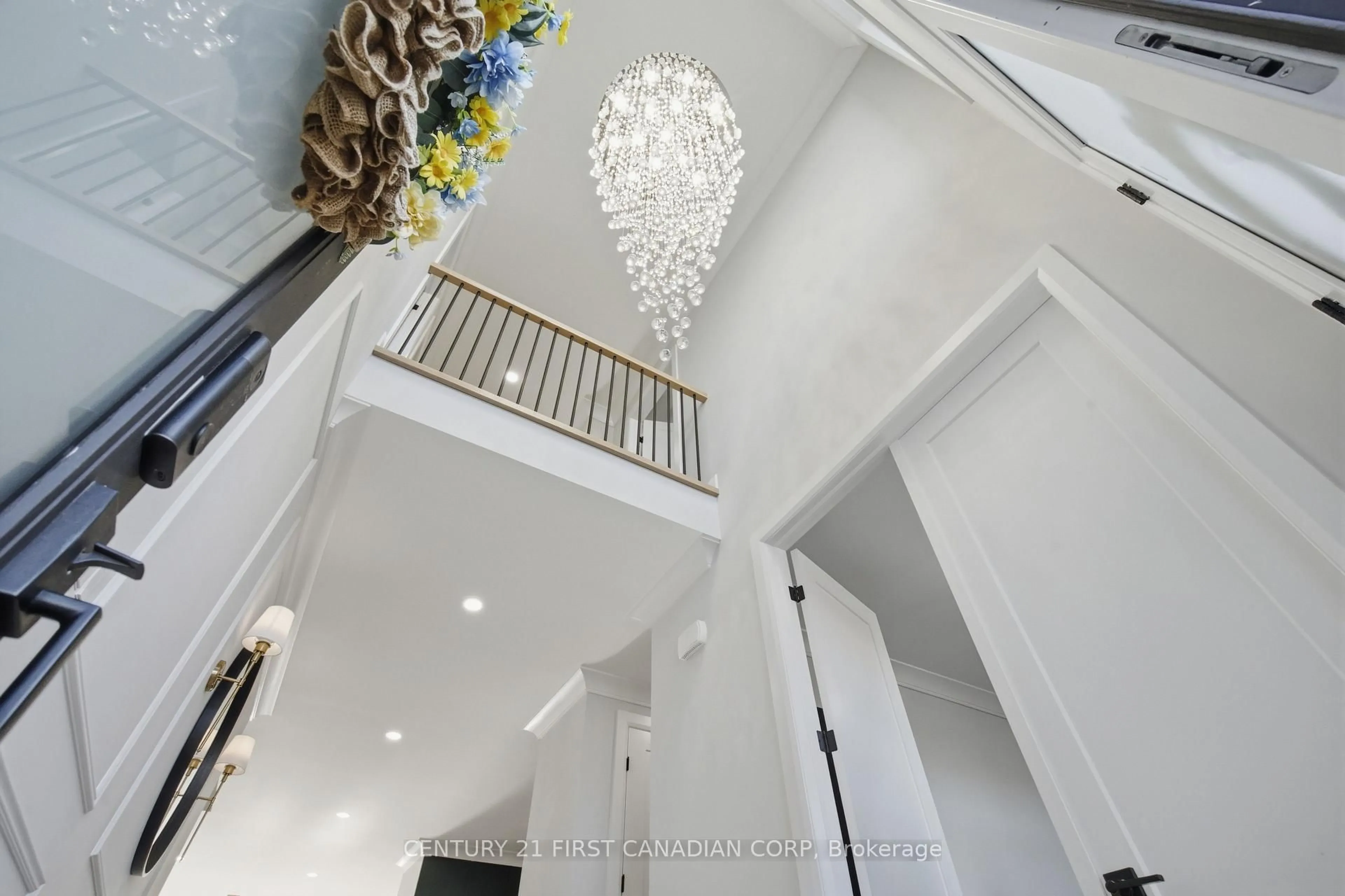 Indoor foyer for 7129 Silver Creek Circ, London South Ontario N6P 0G9