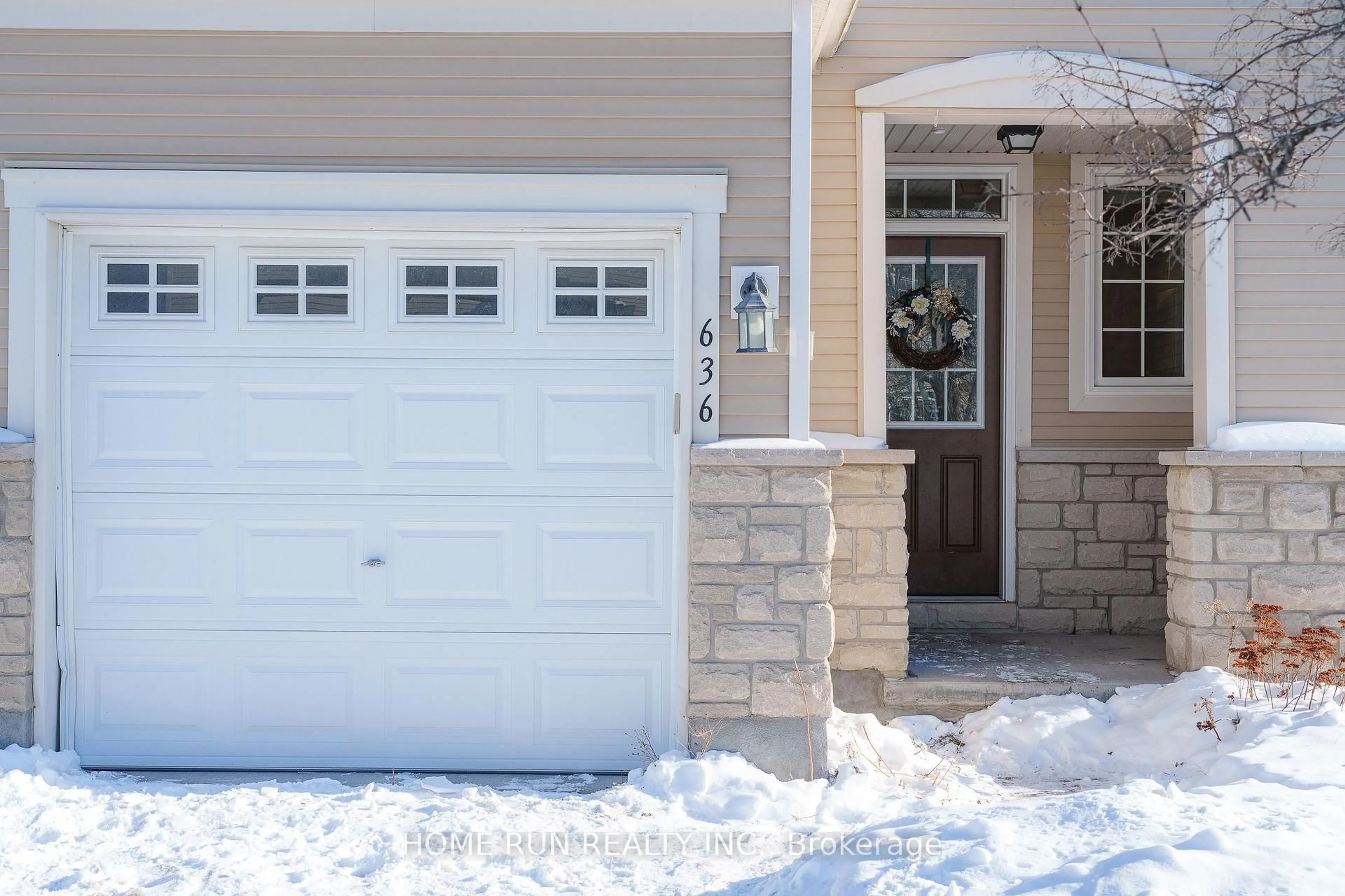Indoor entryway for 636 Pamplona Private, Ottawa Ontario K2J 5T4