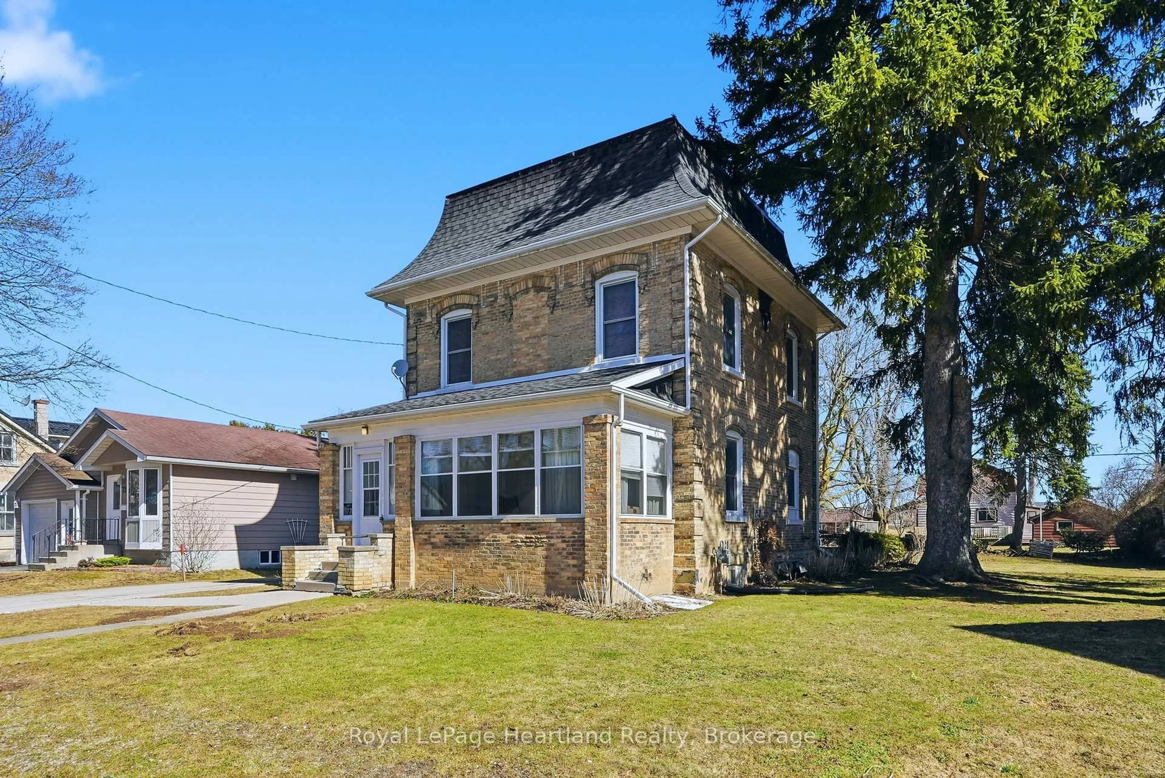 Home with brick exterior material, building for 77 King St, Minto Ontario N0G 1Z0