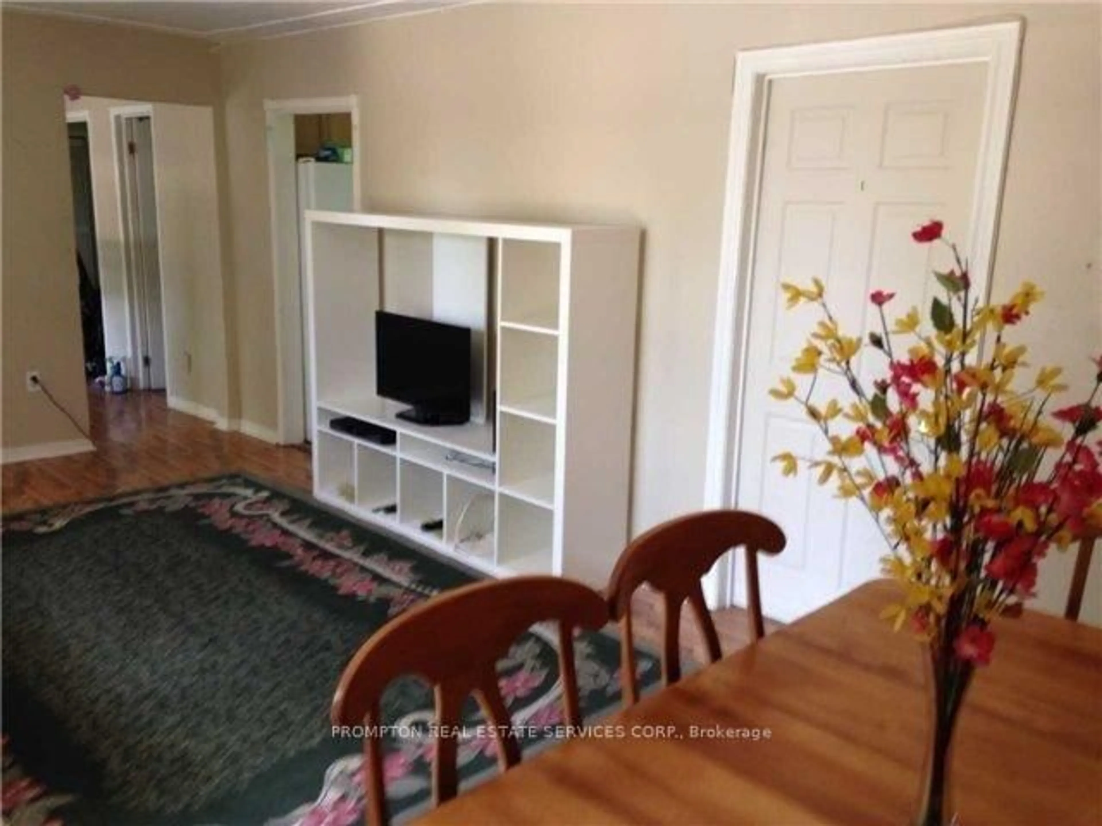 Living room with furniture, wood/laminate floor for 195 Cline Ave, Hamilton Ontario L8S 1W5