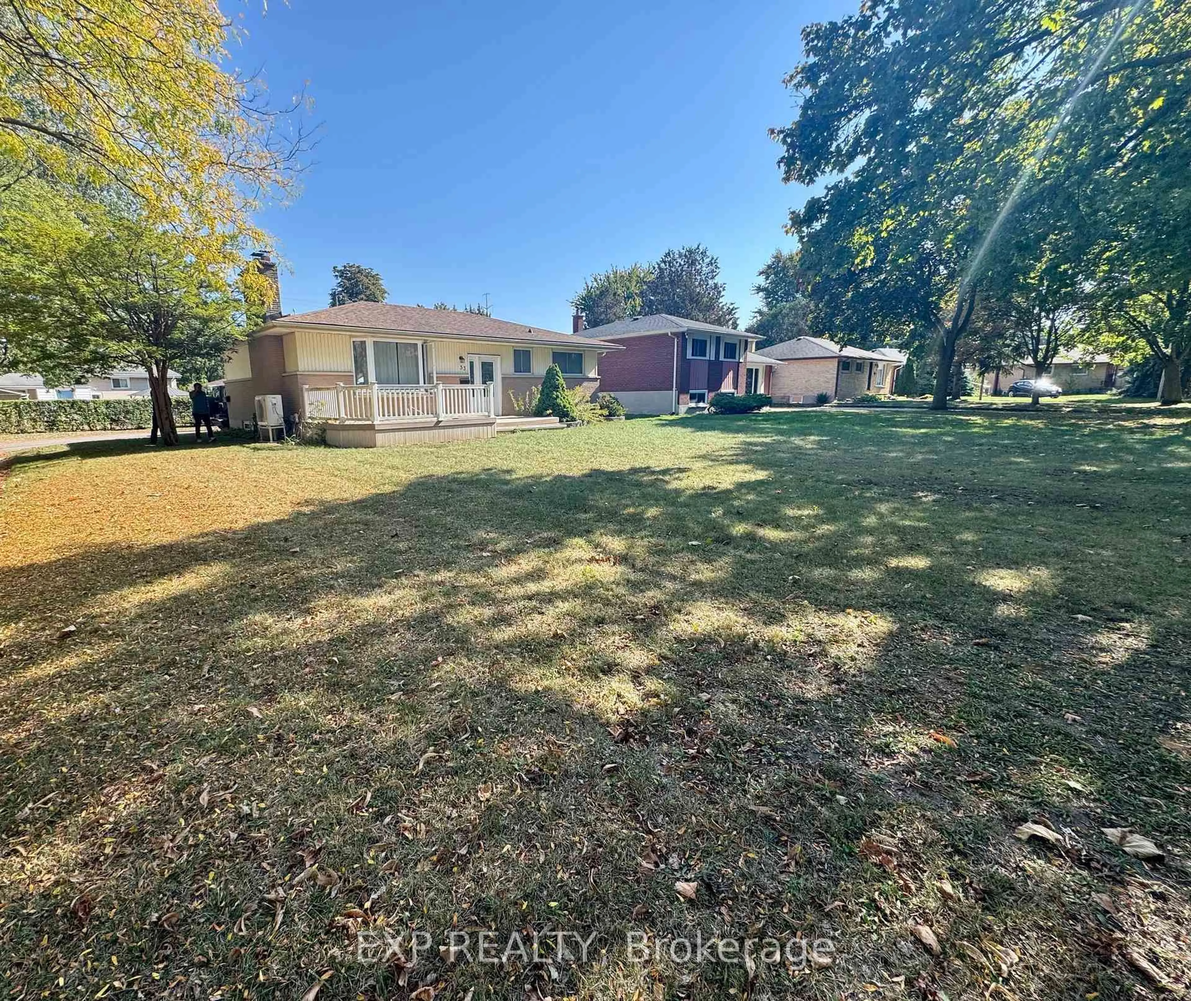 A pic from outside/outdoor area/front of a property/back of a property/a pic from drone, unknown for 53 Madeira Dr, London East Ontario N5V 2M3