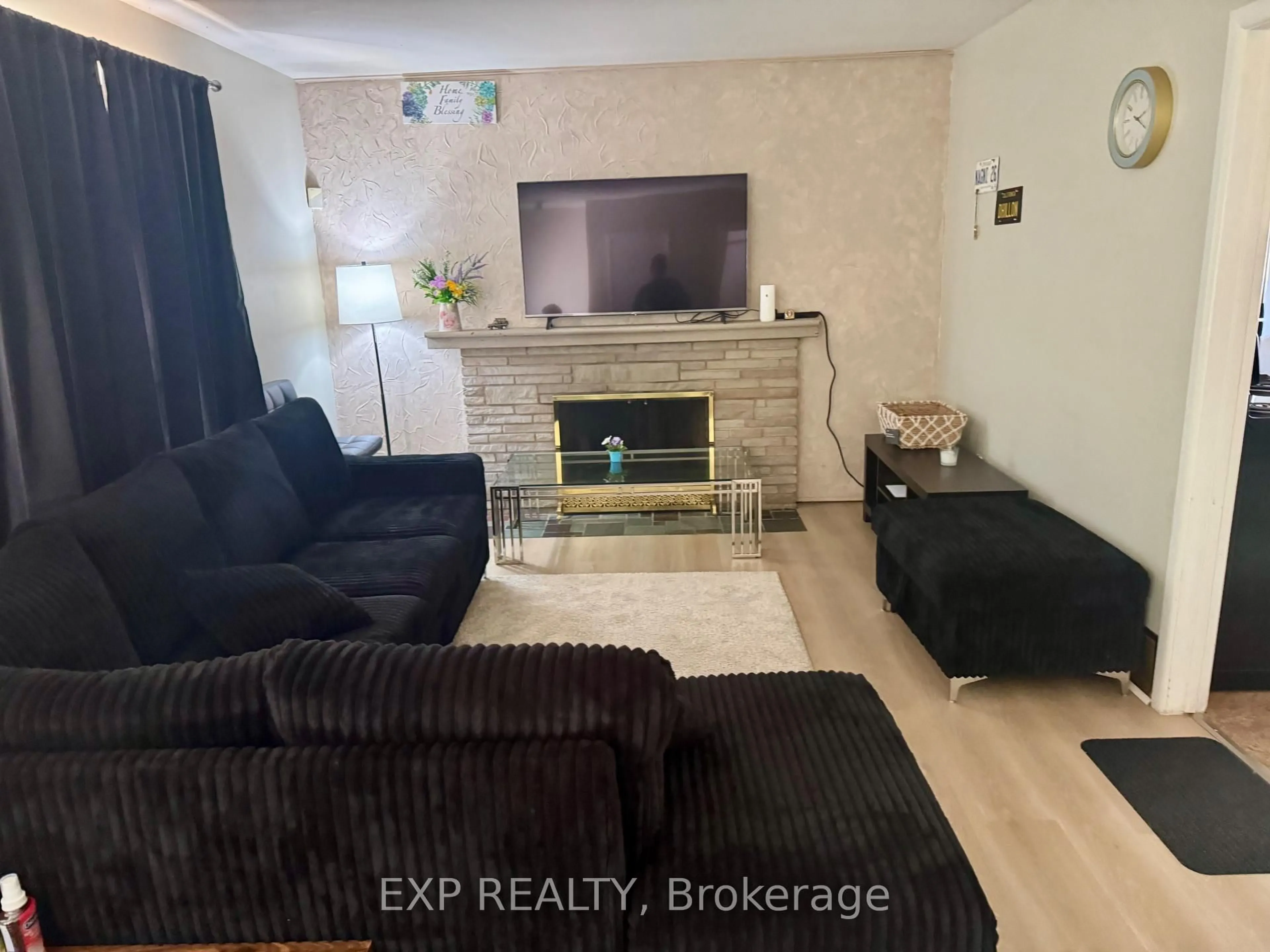 Living room with furniture, unknown for 53 Madeira Dr, London East Ontario N5V 2M3