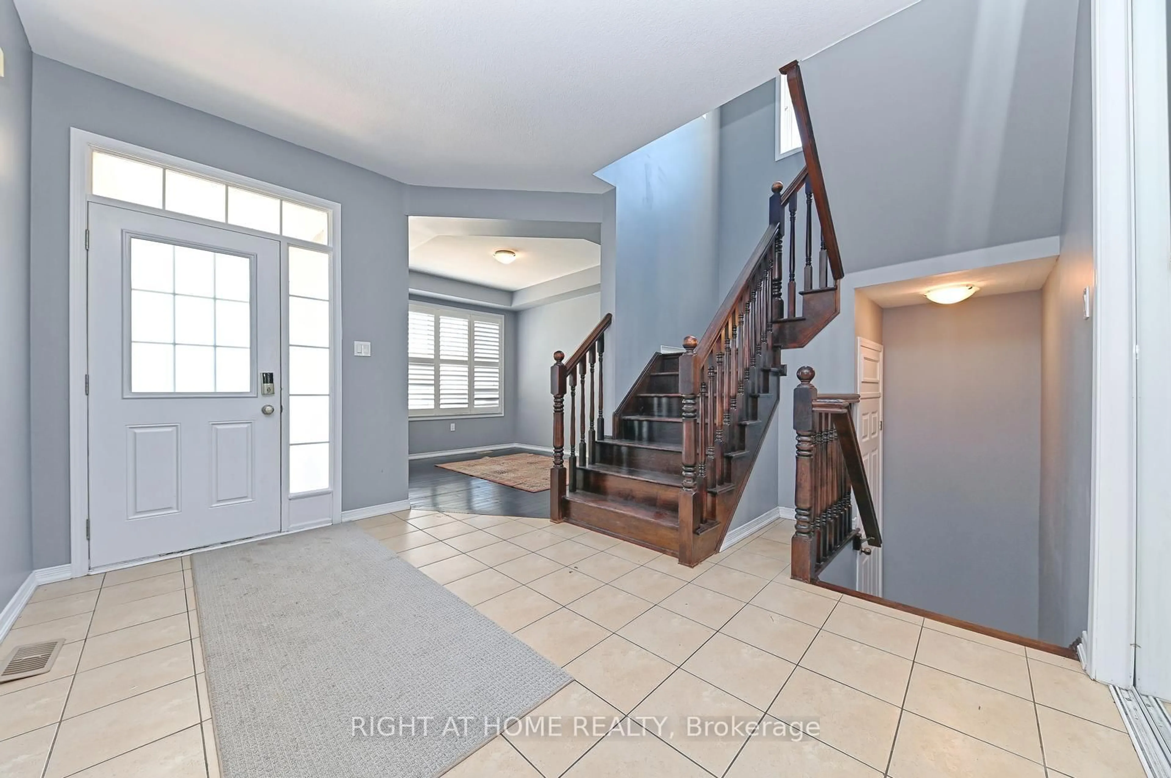 Indoor entryway for 292 Falling Green Cres, Kitchener Ontario N2R 0E9