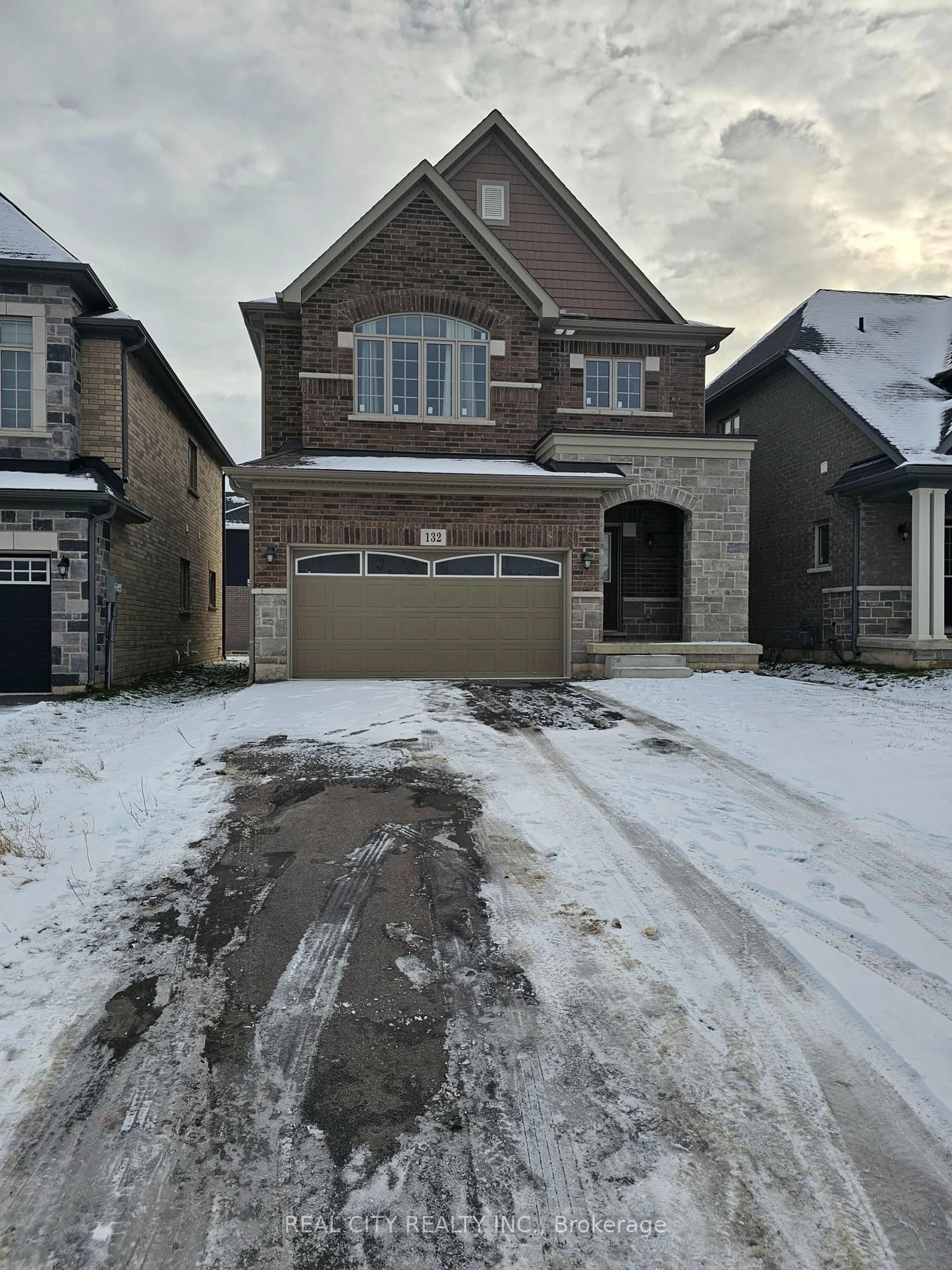 Home with brick exterior material, street for 132 Sunset Way, Thorold Ontario L0S 1A0