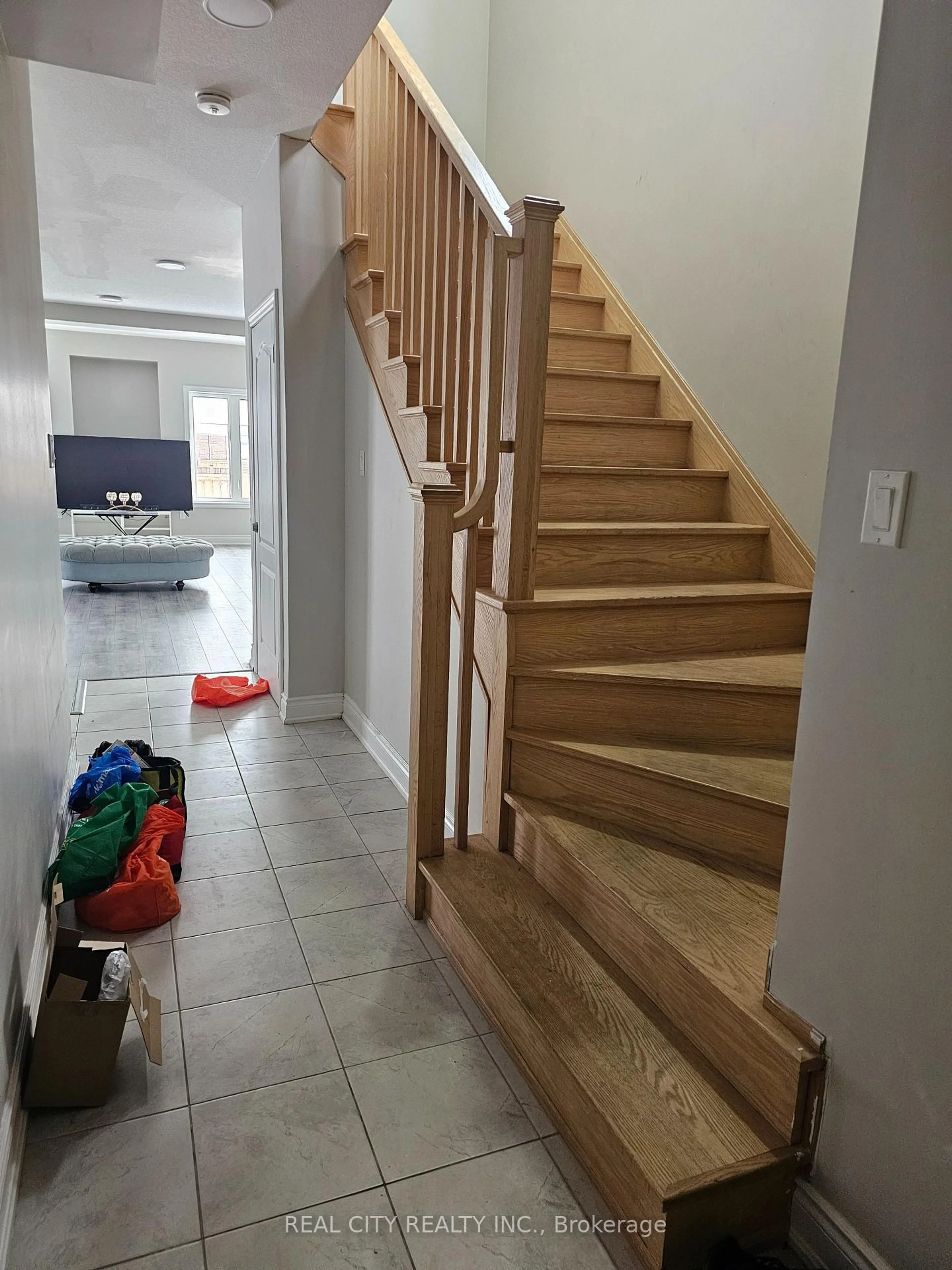 Stairs for 132 Sunset Way, Thorold Ontario L0S 1A0