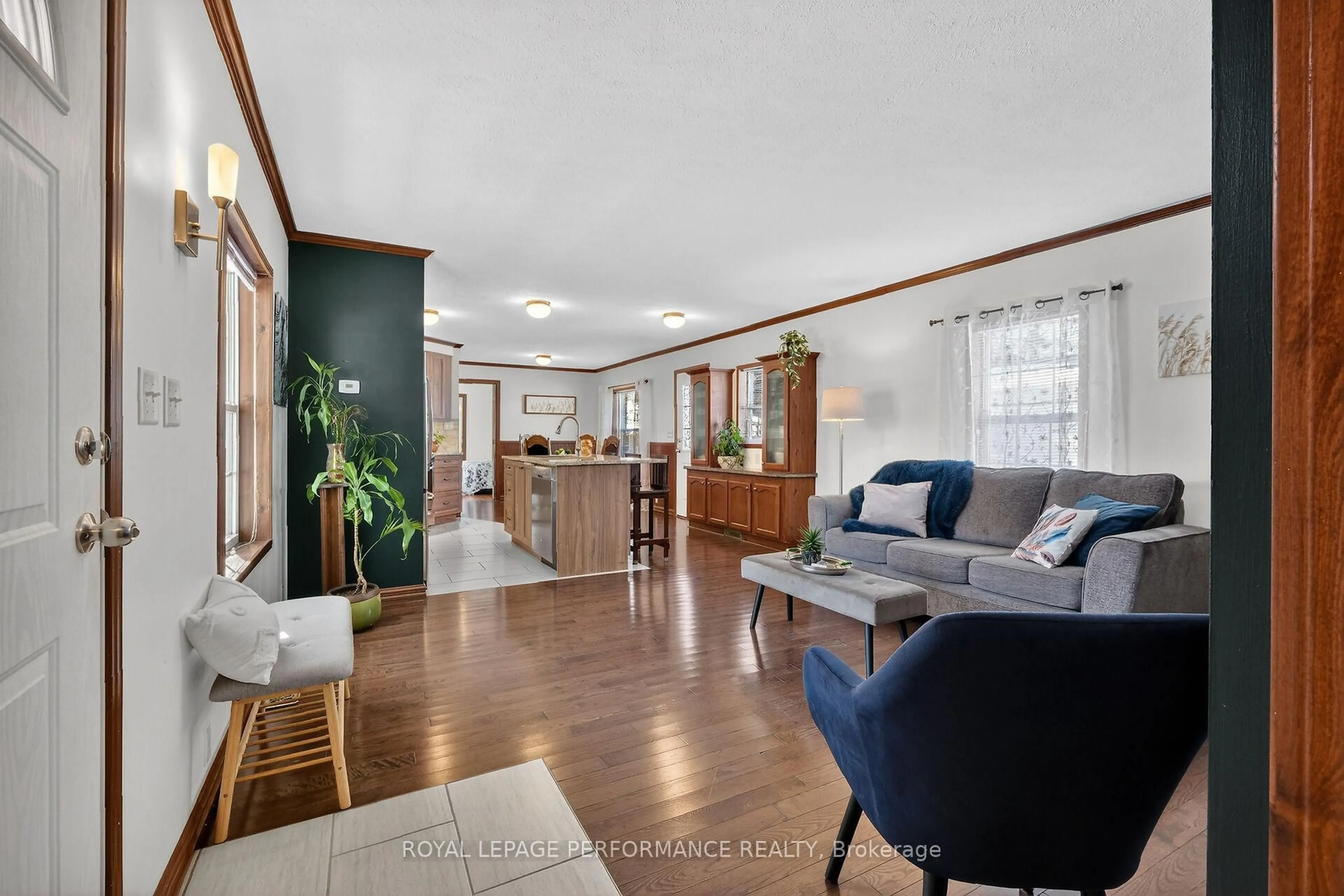 Living room with furniture, unknown for 8250 County Road 17 Rd #435, Clarence-Rockland Ontario K4K 1K7