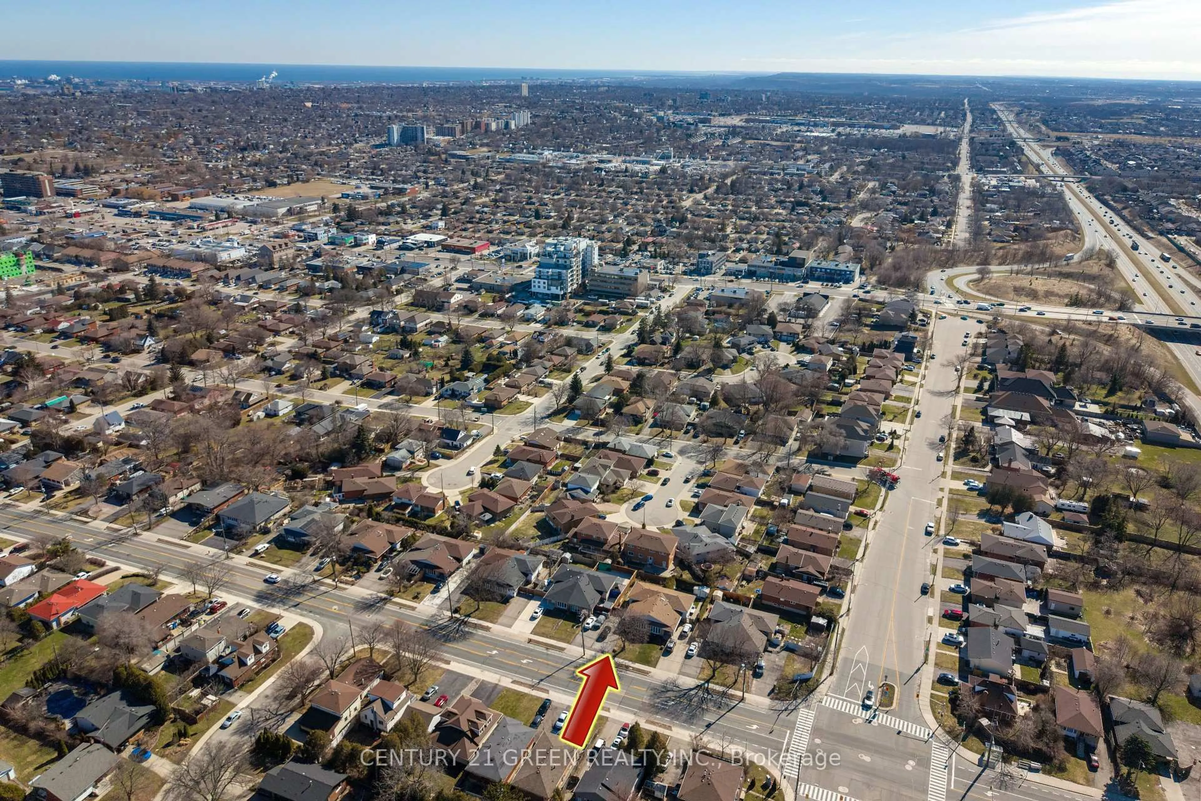 A pic from outside/outdoor area/front of a property/back of a property/a pic from drone, street for 729 West 5th St, Hamilton Ontario L9C 3R3