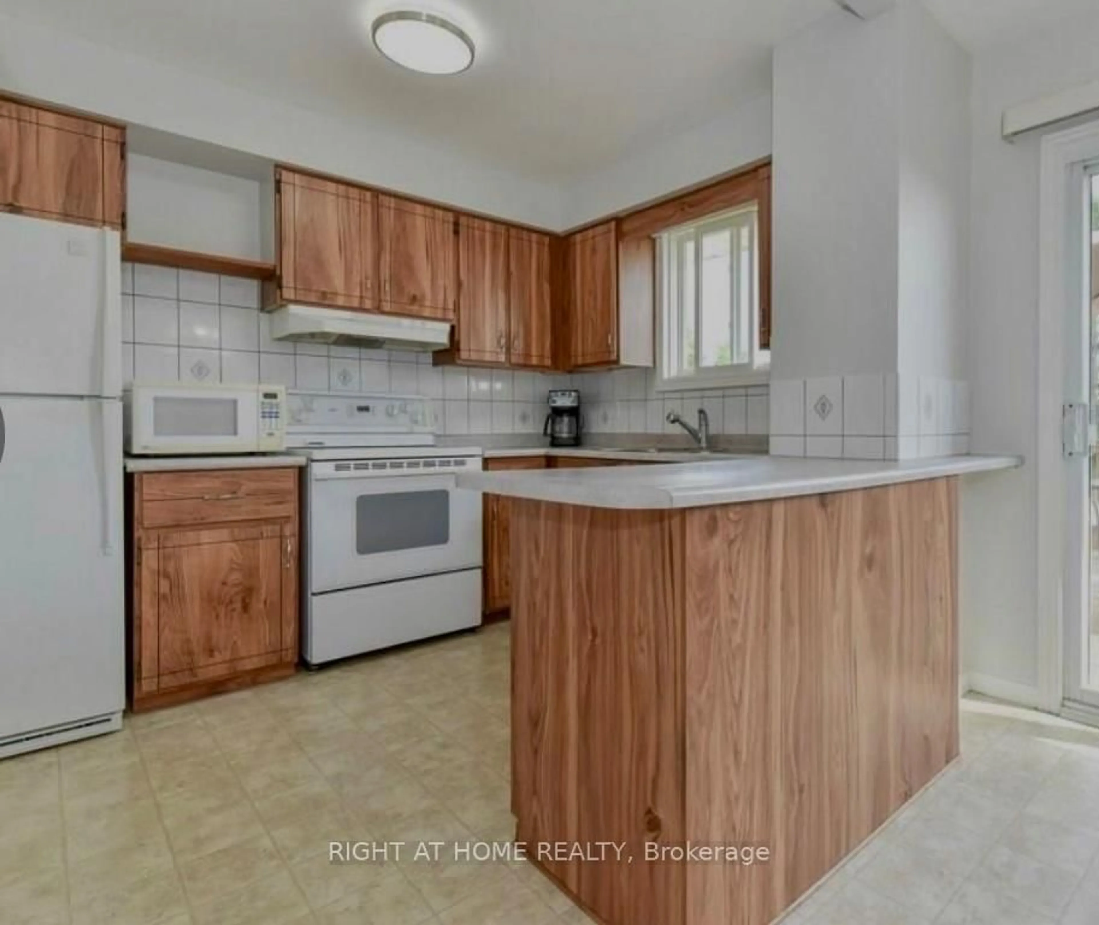 Standard kitchen, unknown for 113 Southwood Dr, Kitchener Ontario N2E 2J1