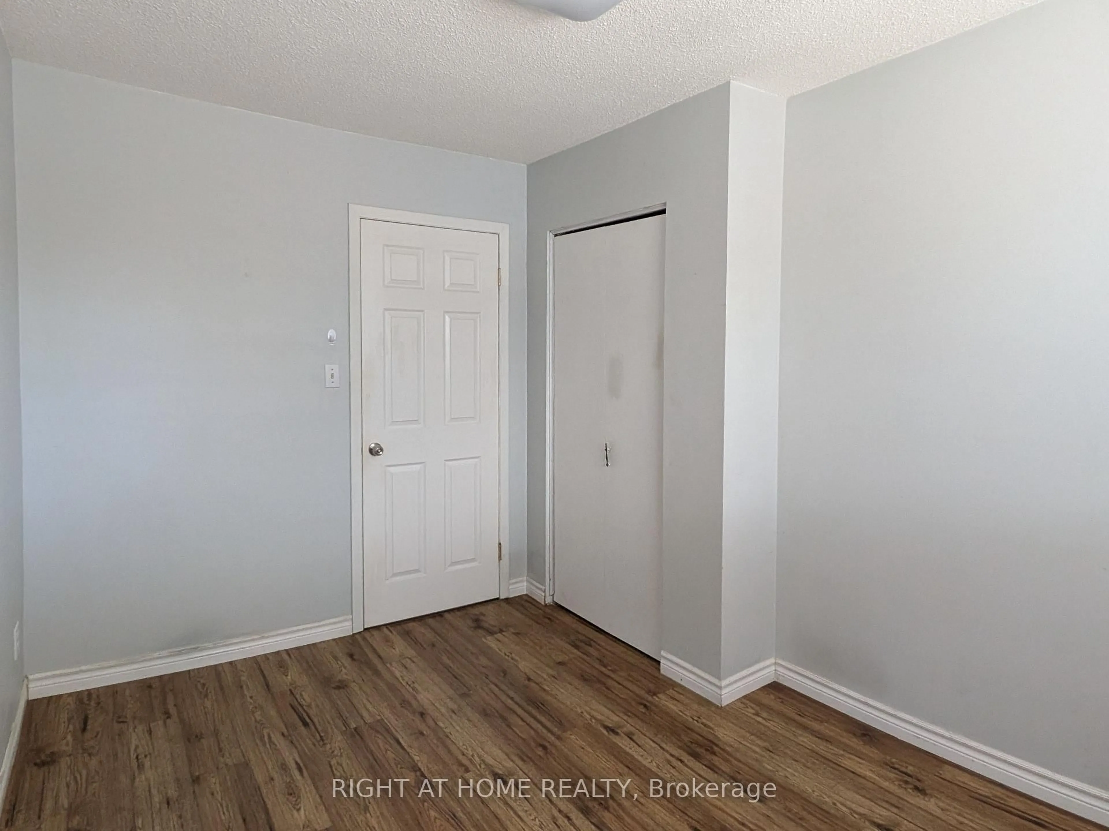 A pic of a room for 113 Southwood Dr, Kitchener Ontario N2E 2J1