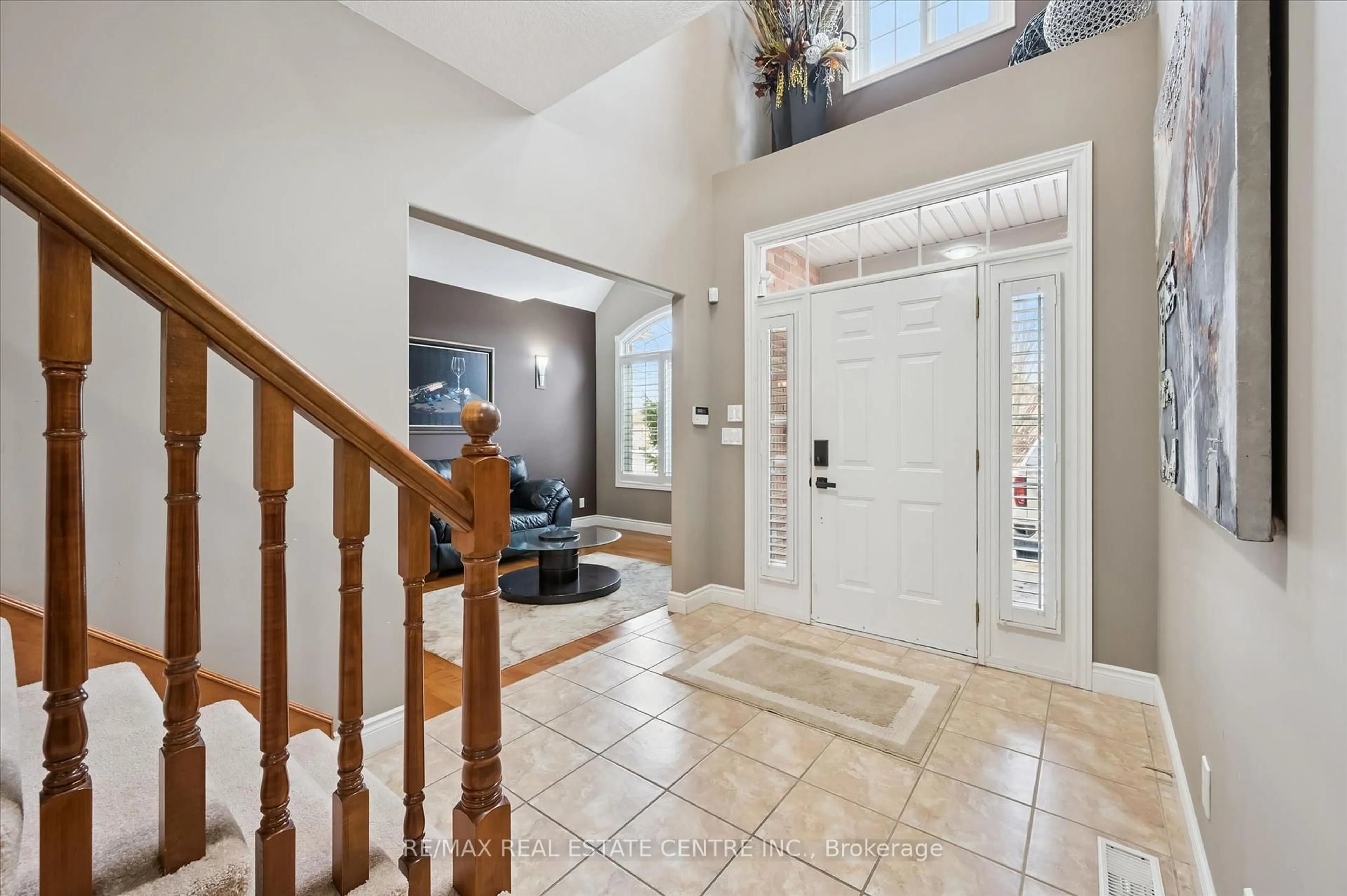 Indoor entryway for 417 Palamino Pl, Waterloo Ontario N2K 4K5