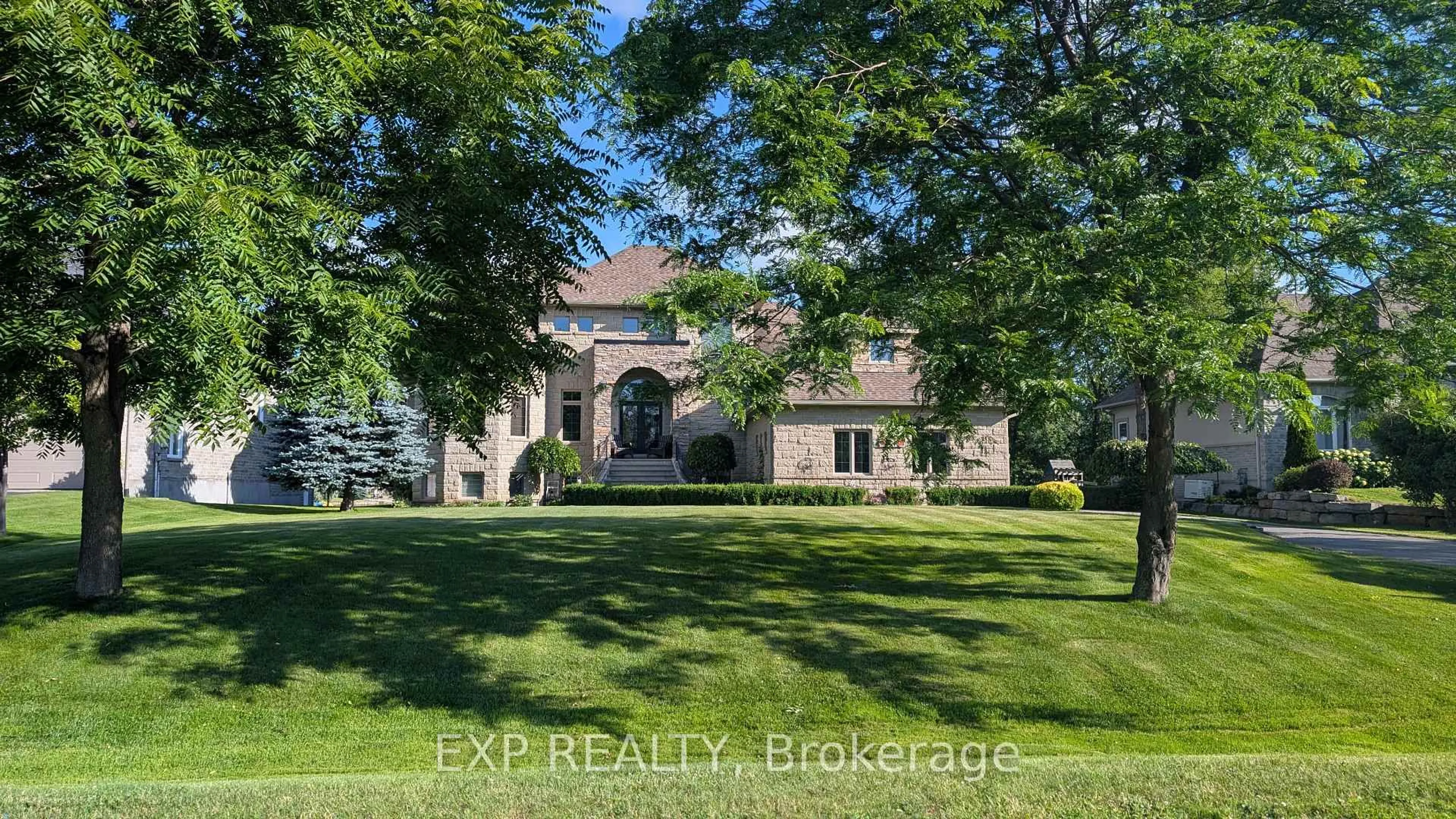 A pic from outside/outdoor area/front of a property/back of a property/a pic from drone, unknown for 6715 Suncrest Dr, Ottawa Ontario K4P 0B3