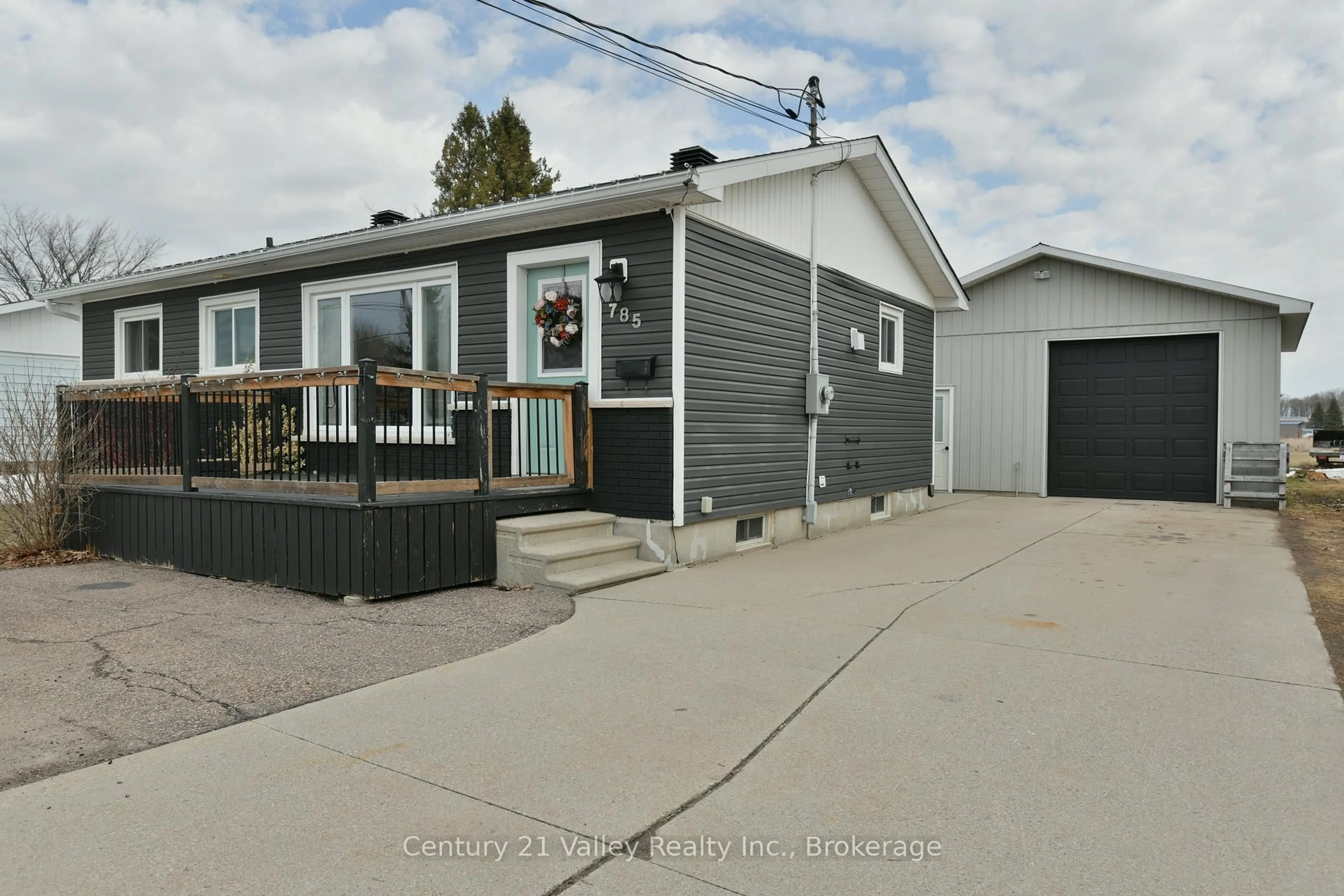 Unknown for 785 Eighth St, Renfrew Ontario K7V 1B5