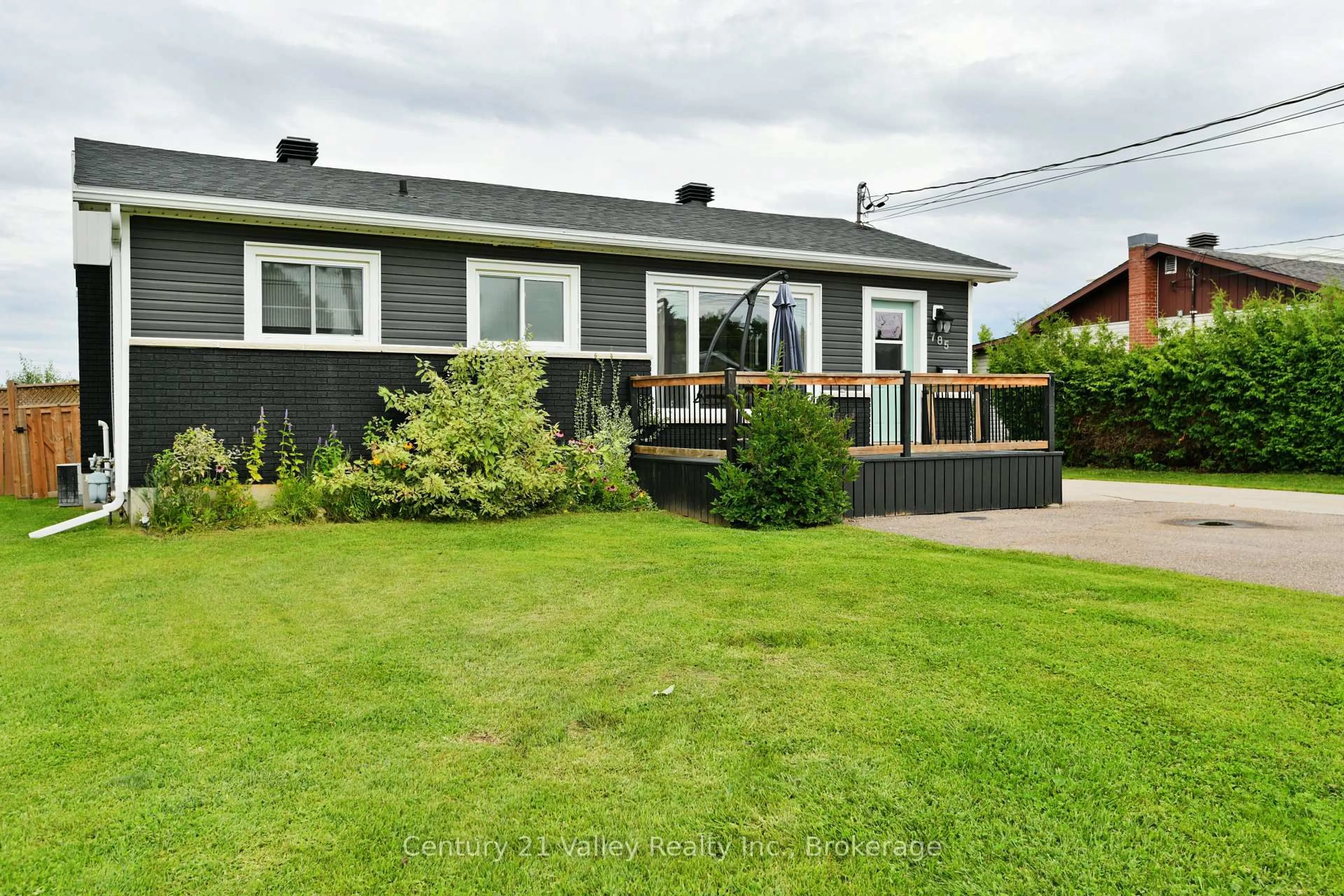 A pic from outside/outdoor area/front of a property/back of a property/a pic from drone, street for 785 Eighth St, Renfrew Ontario K7V 1B5