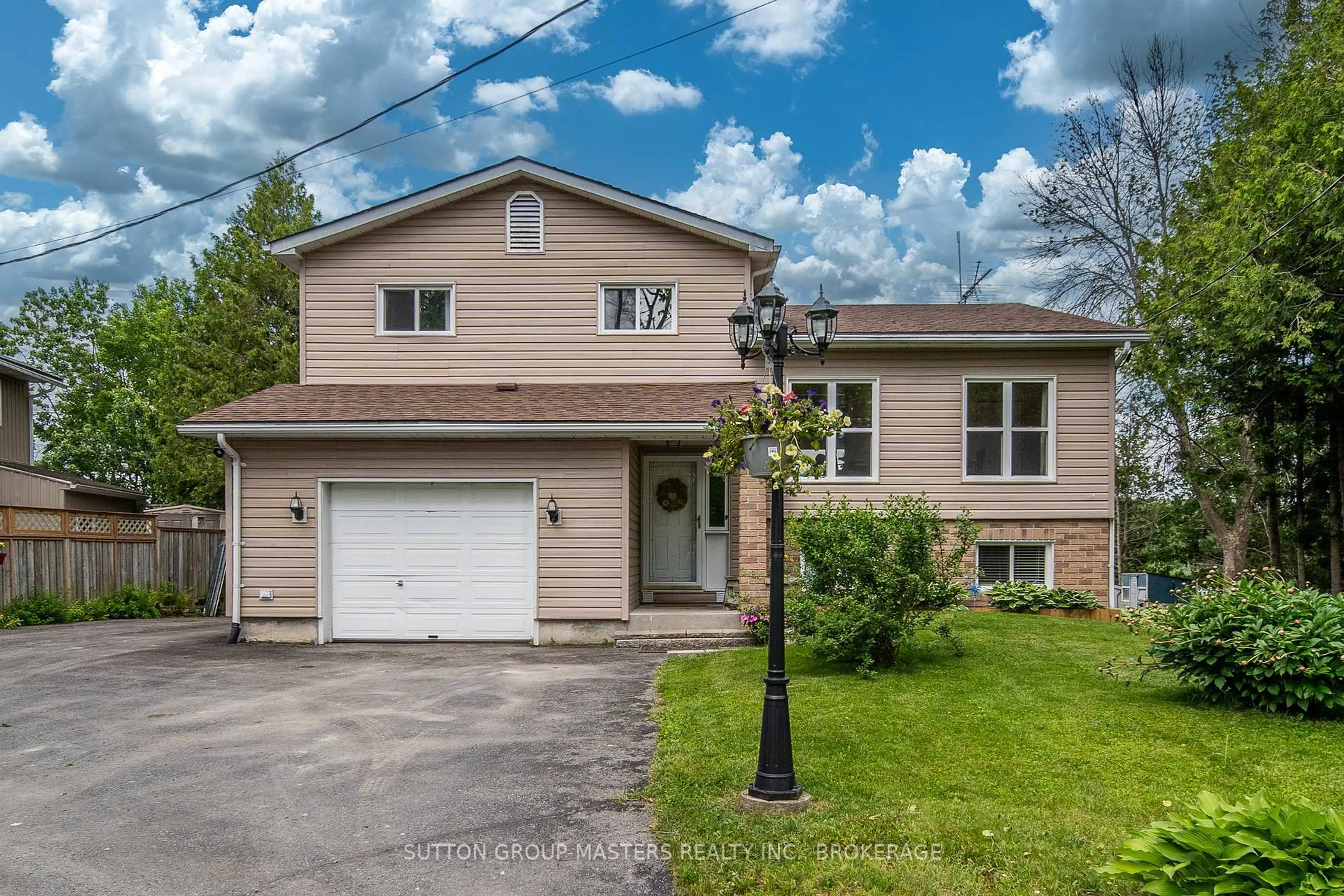 Home with vinyl exterior material, street for 20B Oak Lane, Tamworth Ontario K0K 3G0