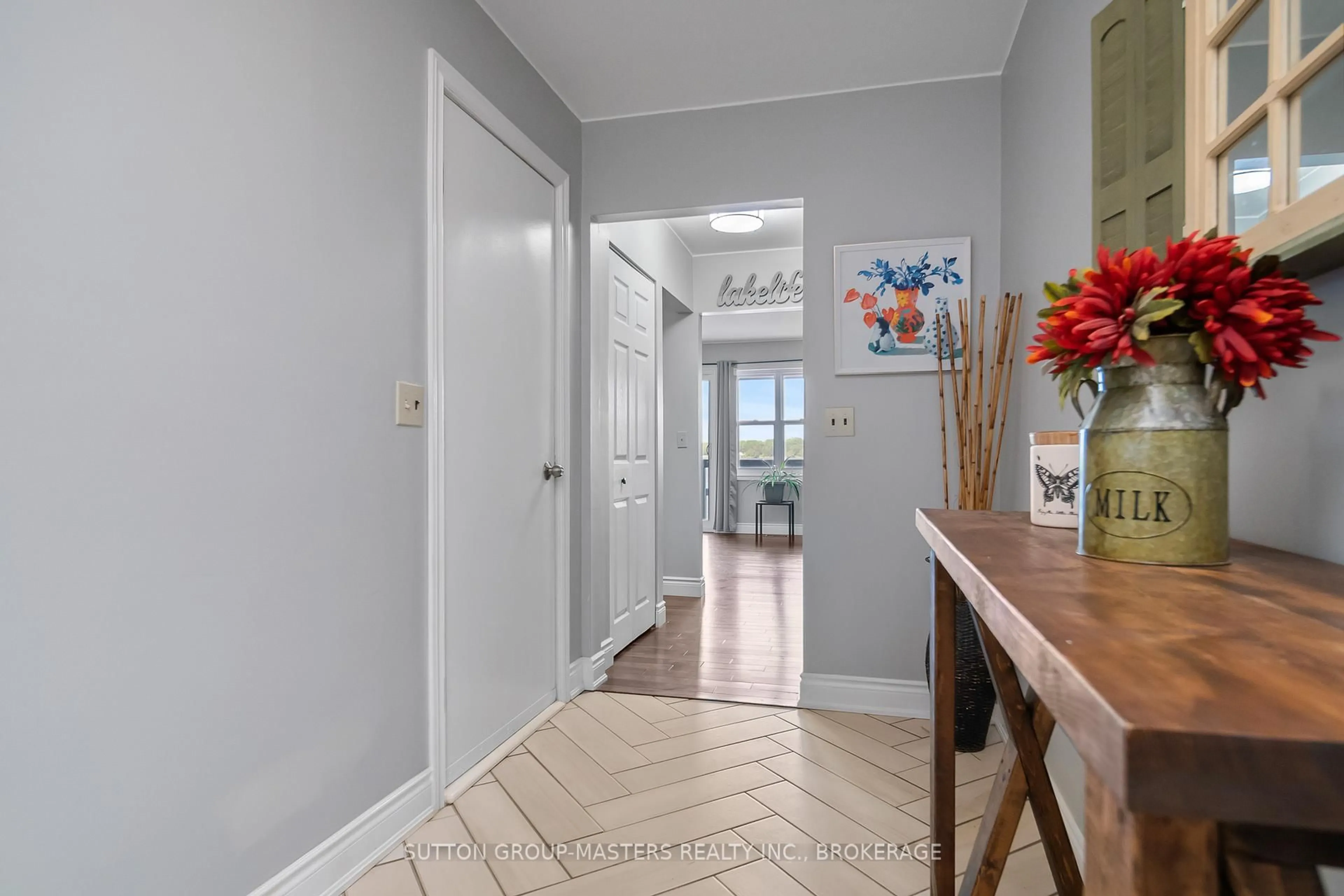 Indoor entryway for 20B Oak Lane, Tamworth Ontario K0K 3G0