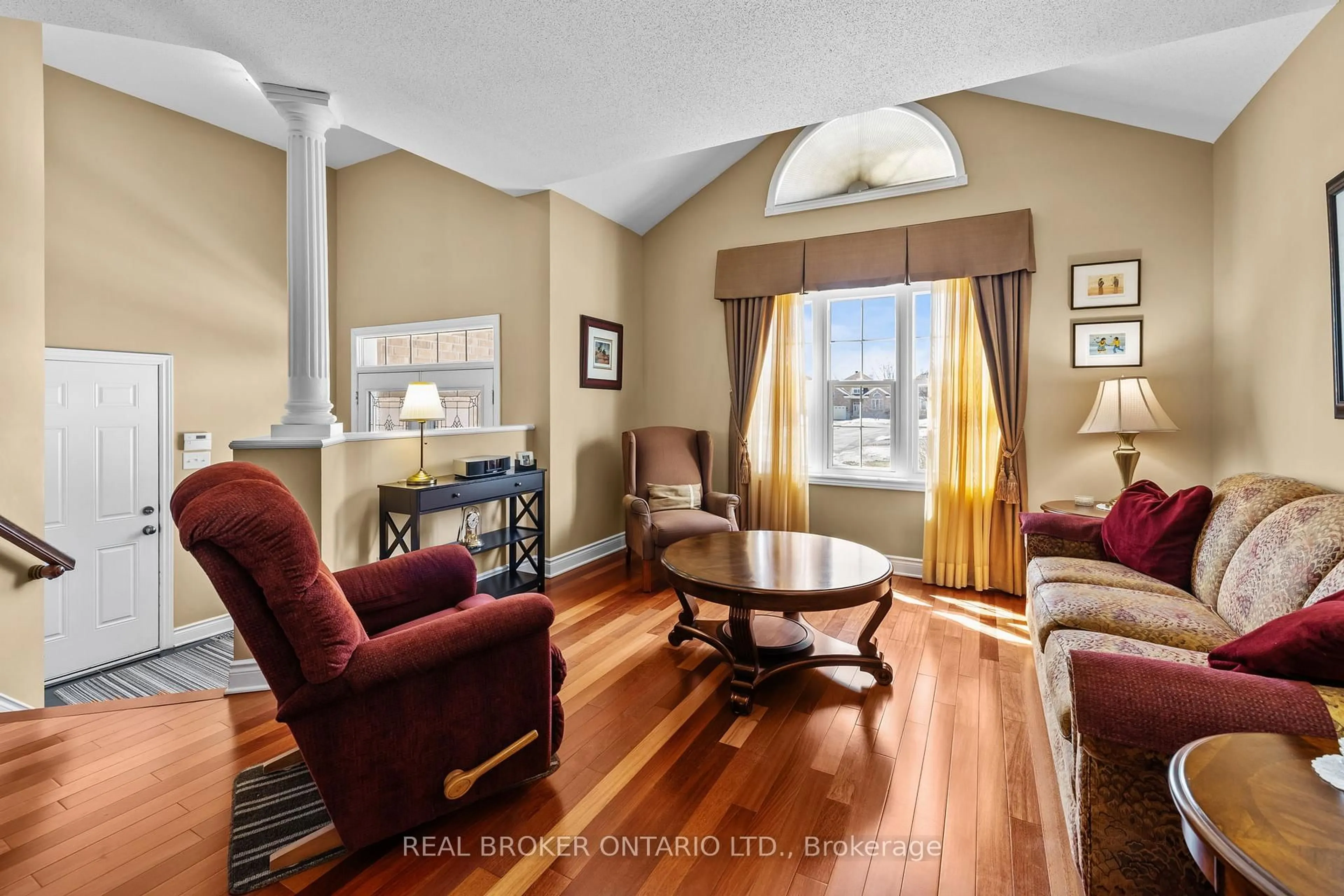 Living room with furniture, unknown for 204 Hillpark High St, Ottawa Ontario K1W 0B5