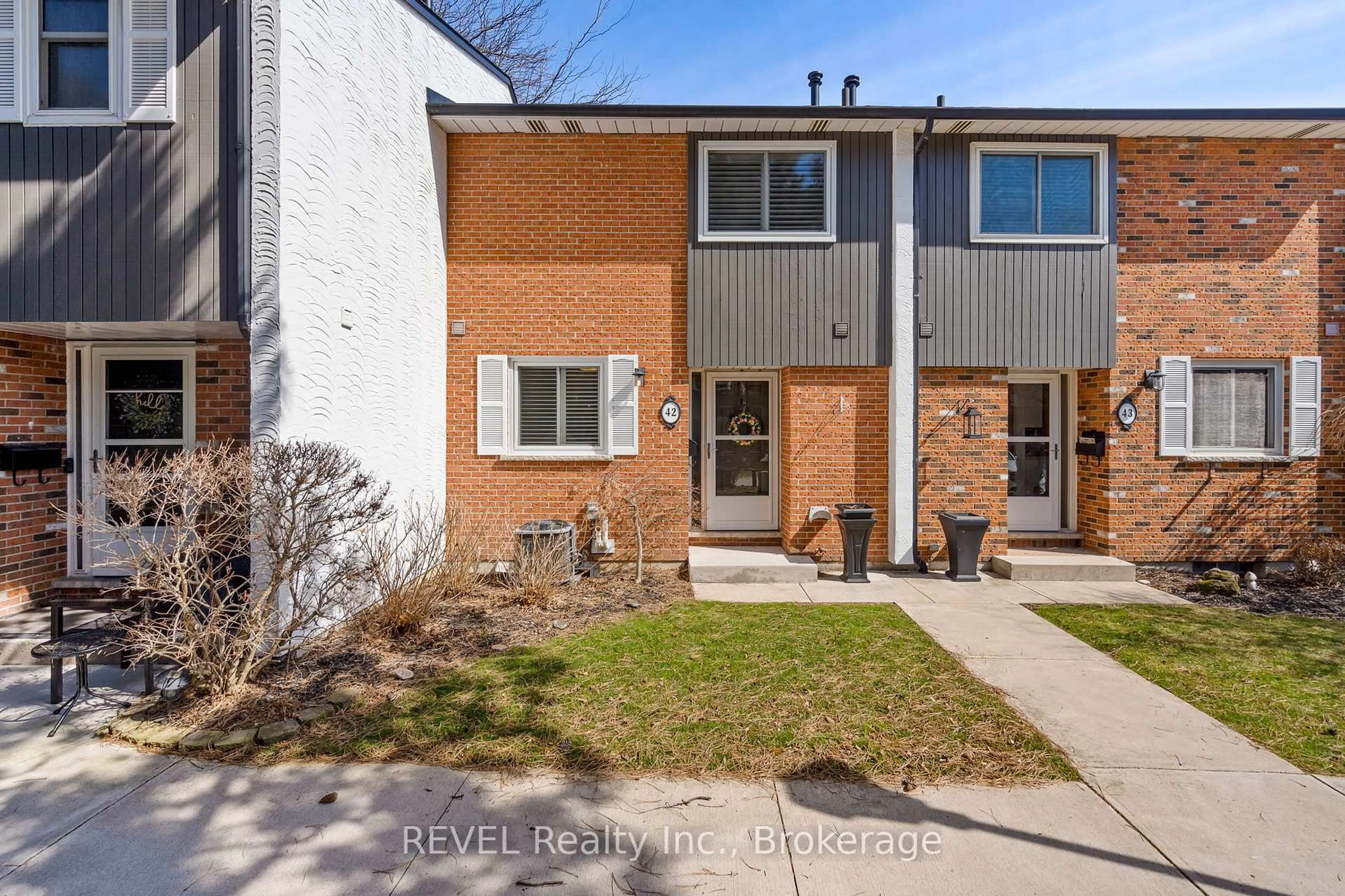 Home with brick exterior material, street for 77 Linwell Rd #42, St. Catharines Ontario L2N 6R1