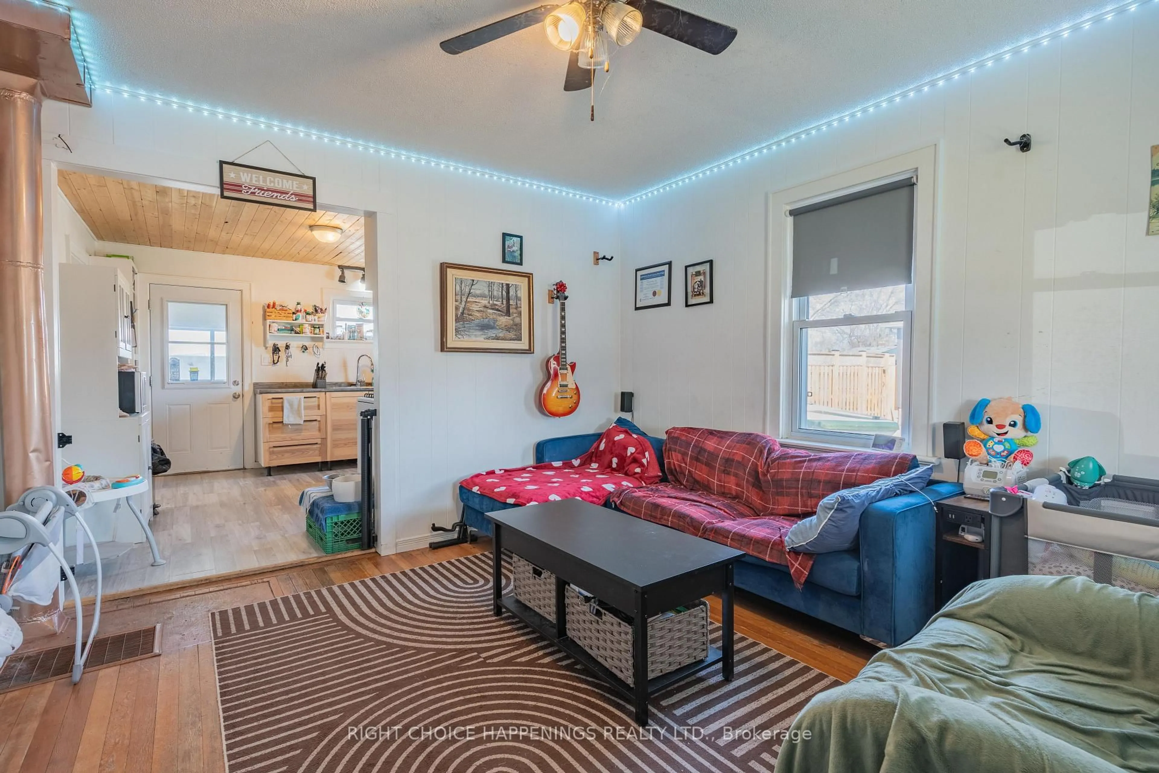 Living room with furniture, unknown for 149 Oakwood St, Port Colborne Ontario L3K 5G5
