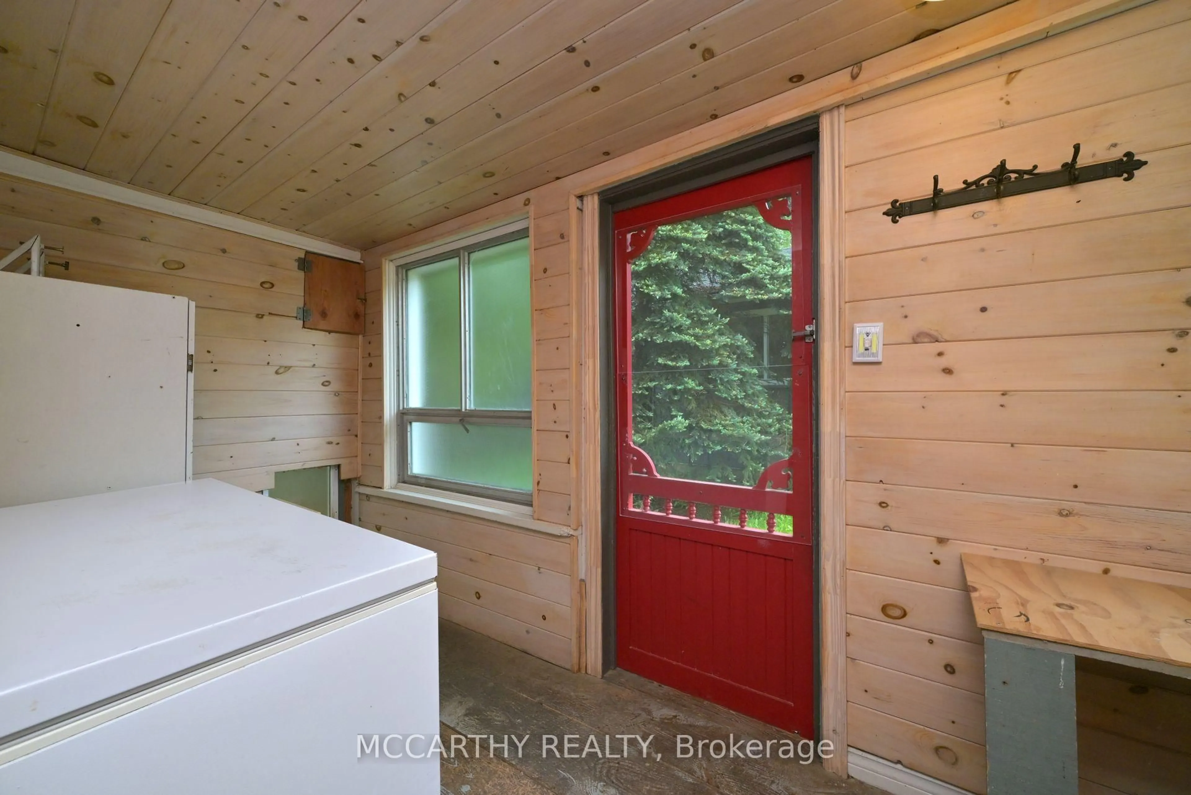 Indoor entryway for 606095 River Rd, Mulmur Ontario L9V 0S9