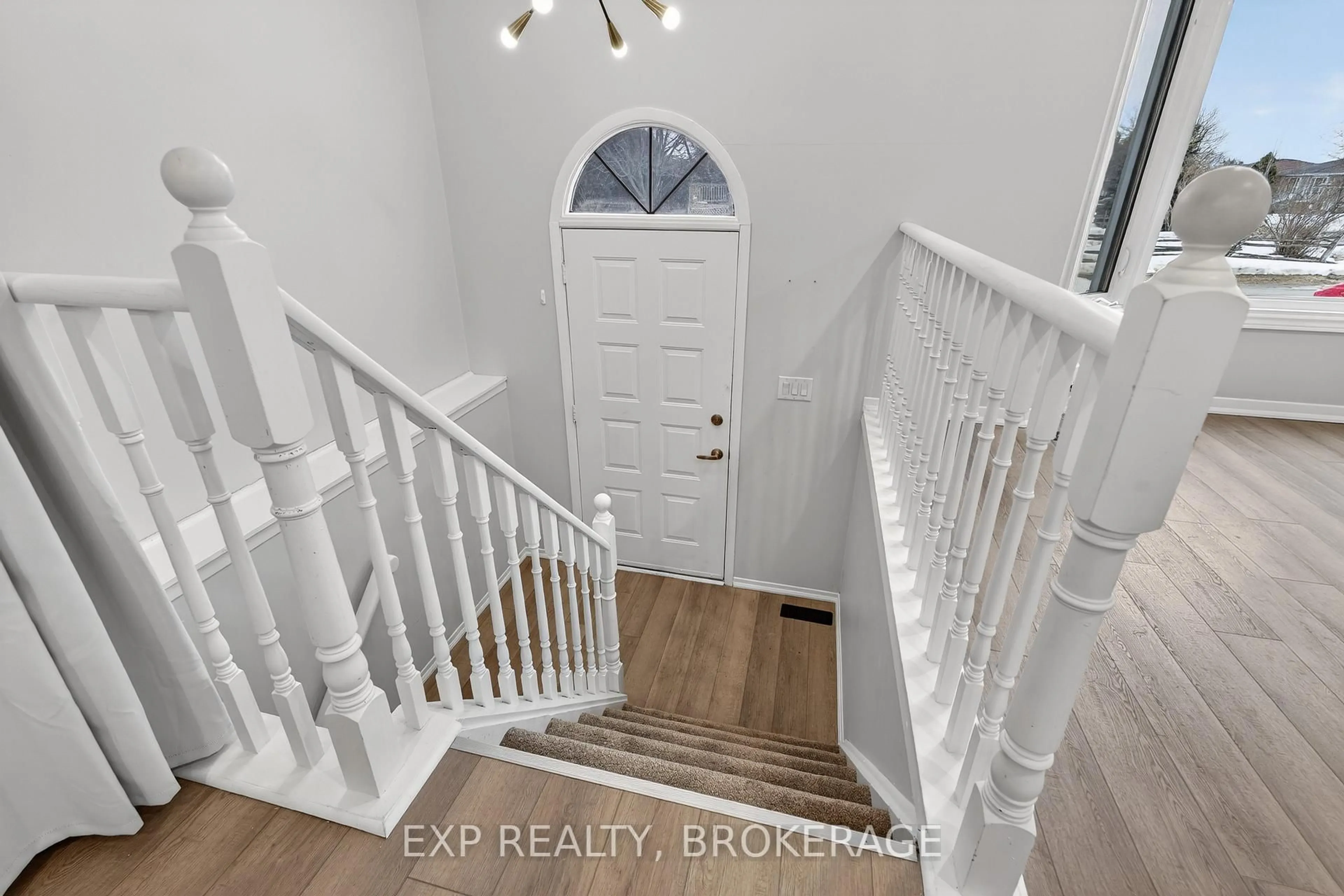 Indoor entryway for 337 MELANIE Ave, Kingston Ontario K7M 8B4